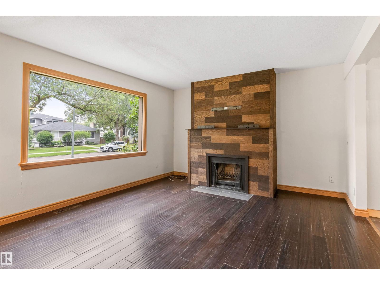 11230 75 Av Nw Property Photo 5