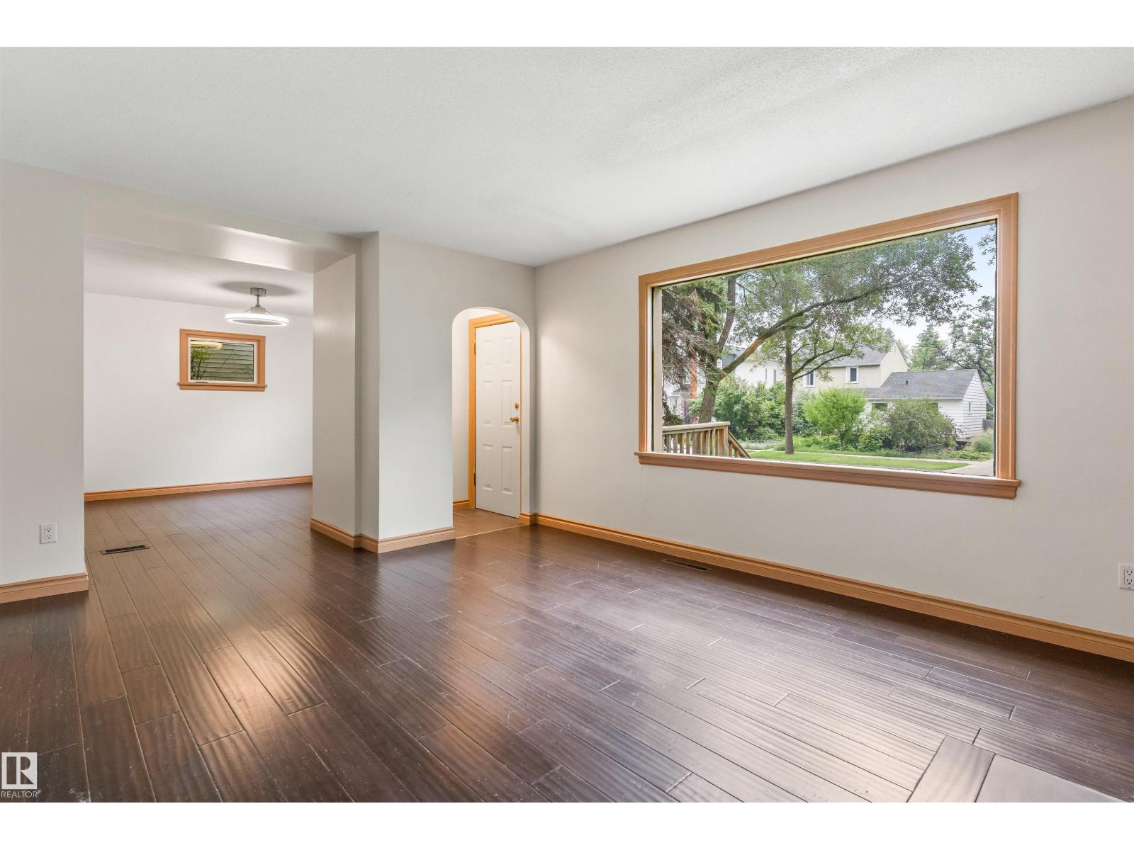 11230 75 Av Nw Property Photo 6