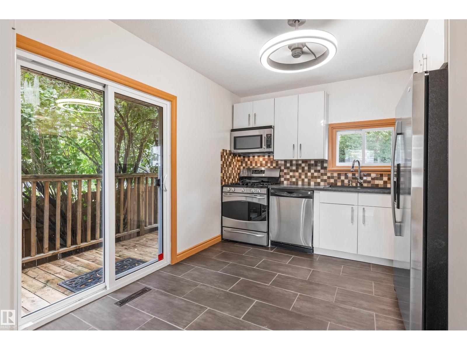 11230 75 Av Nw Property Photo 13