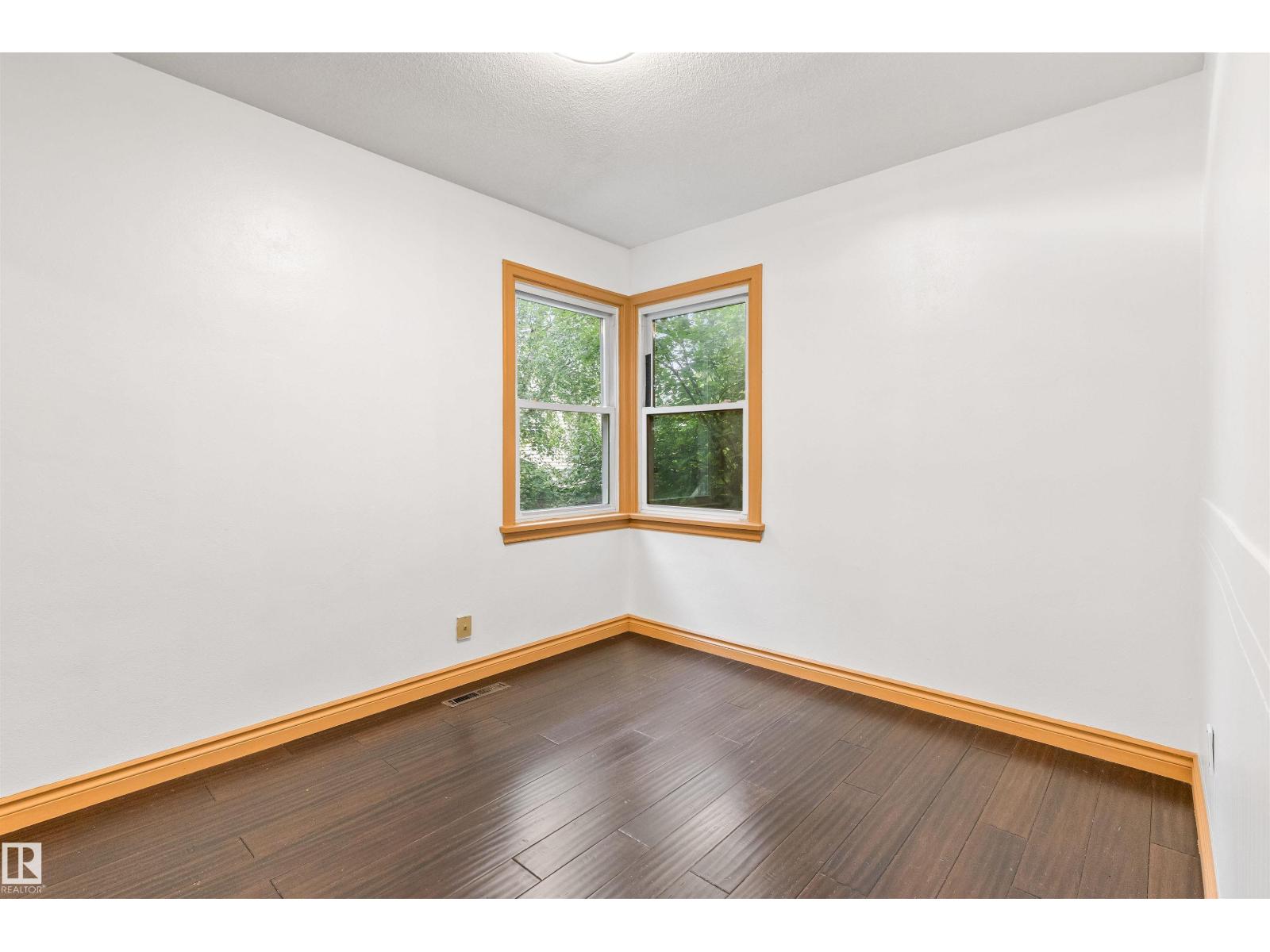 11230 75 Av Nw Property Photo 14