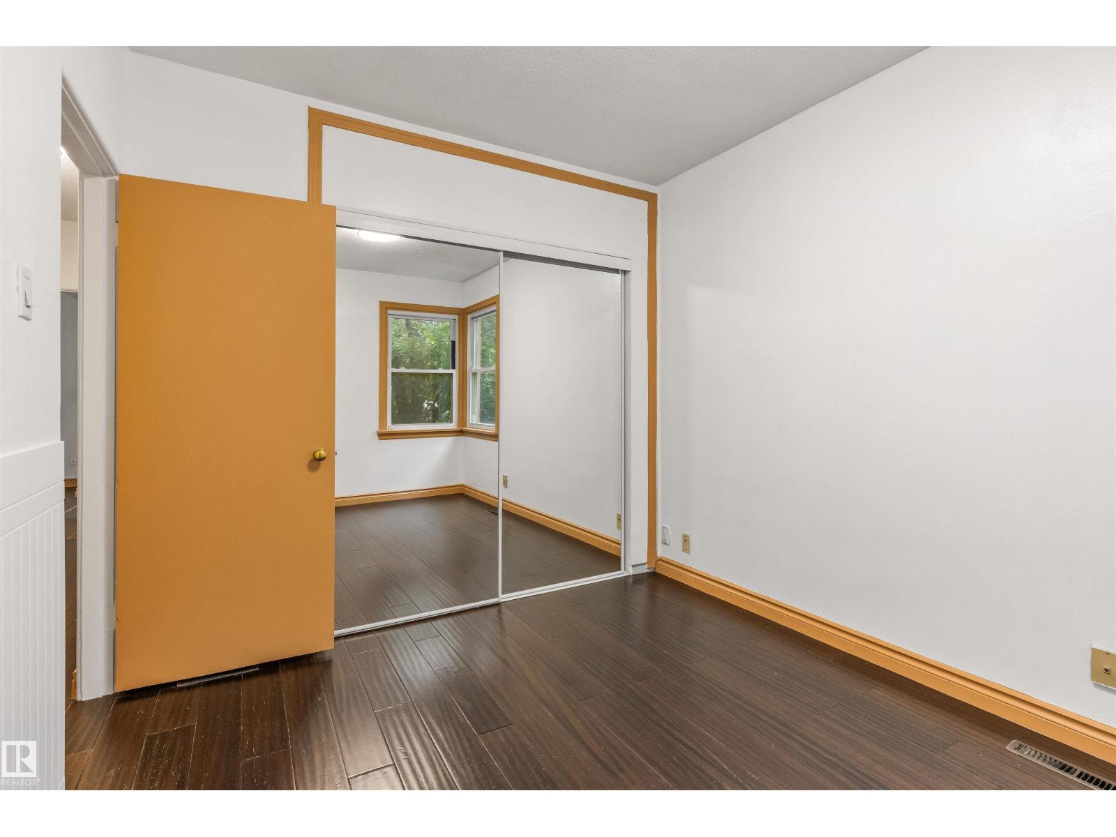 11230 75 Av Nw Property Photo 15