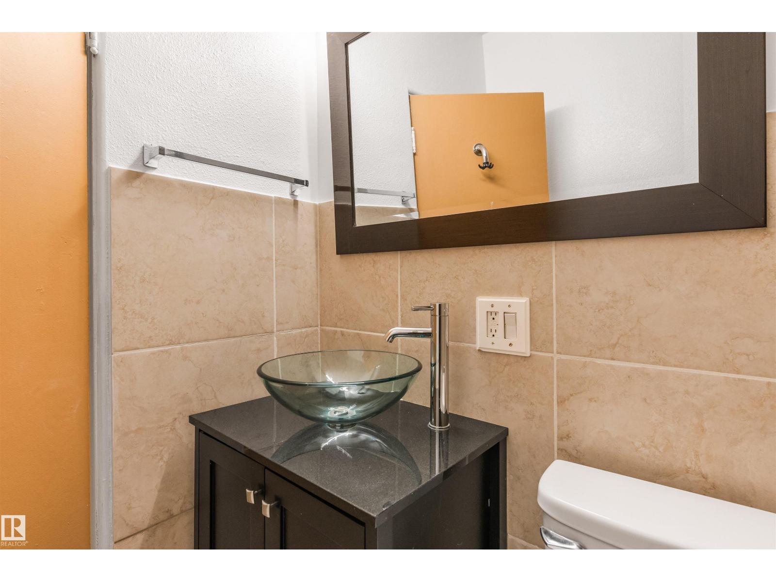 11230 75 Av Nw Property Photo 17