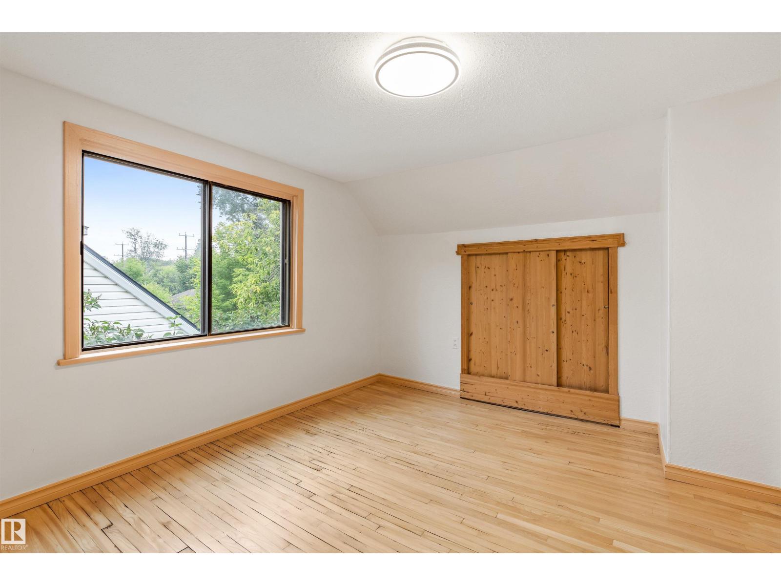 11230 75 Av Nw Property Photo 19