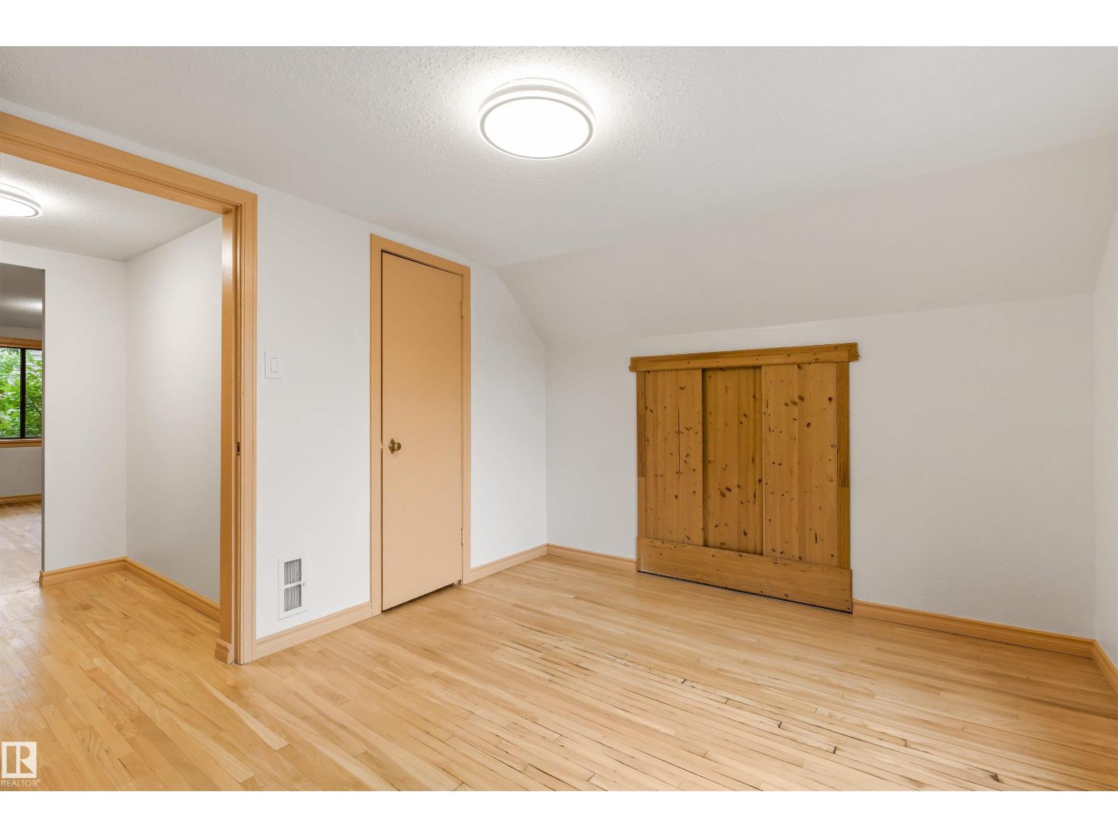 11230 75 Av Nw Property Photo 21
