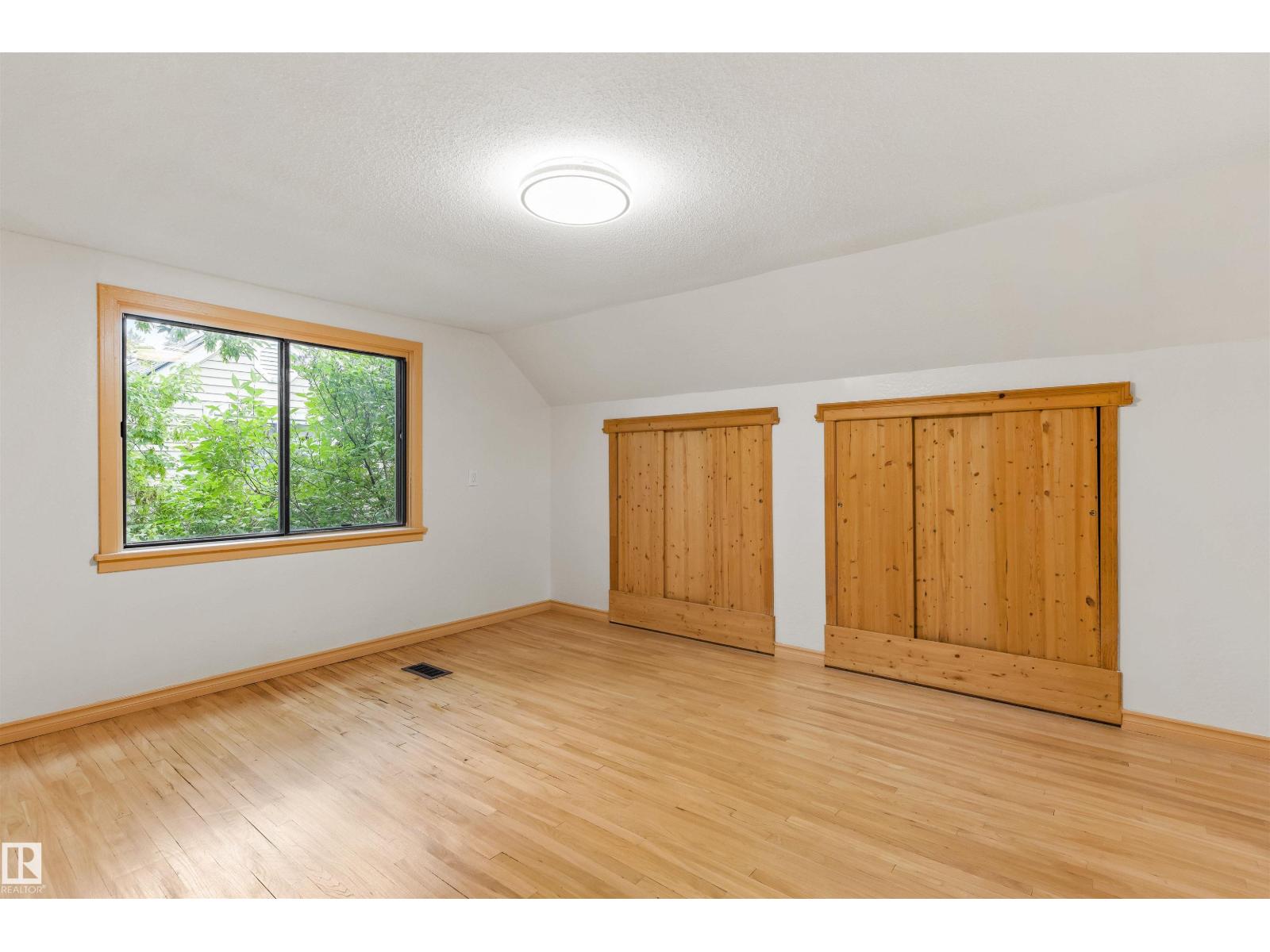 11230 75 Av Nw Property Photo 22