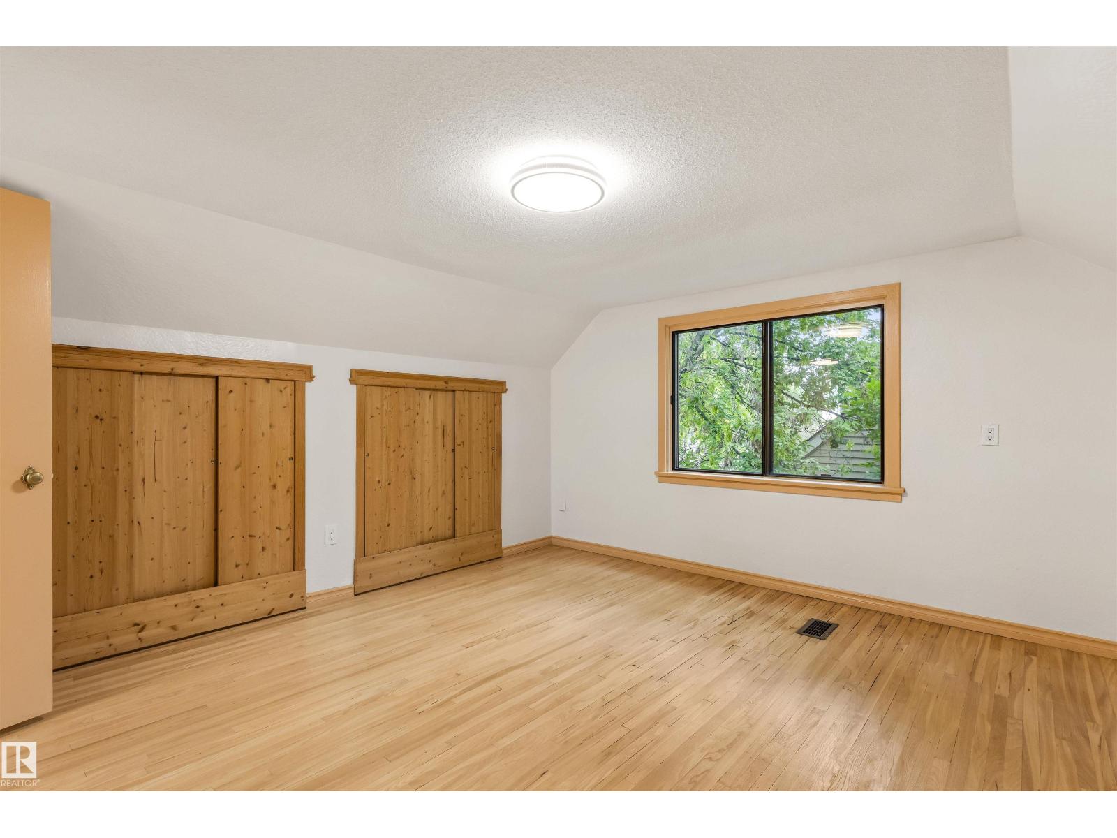 11230 75 Av Nw Property Photo 23