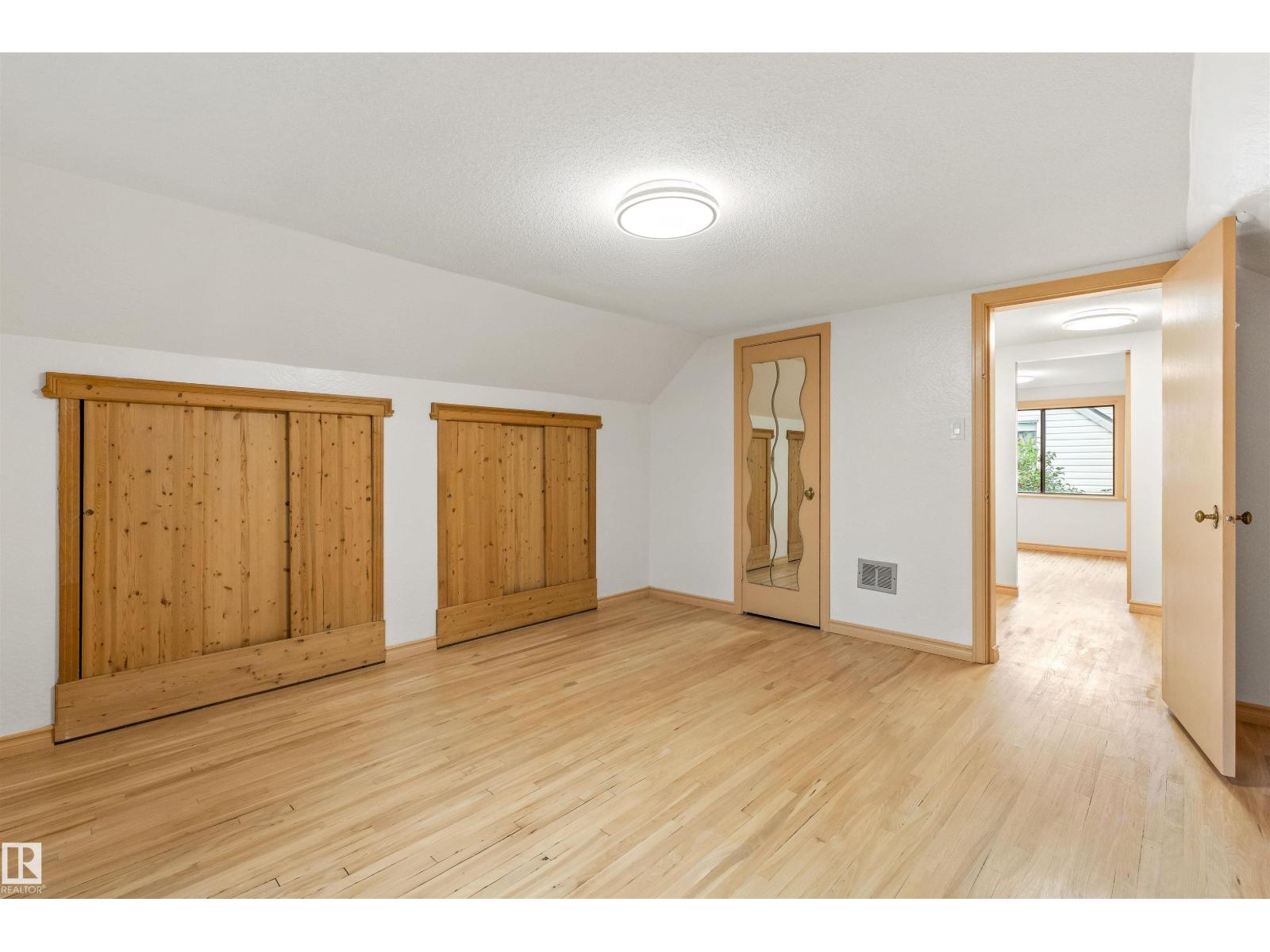 11230 75 Av Nw Property Photo 24