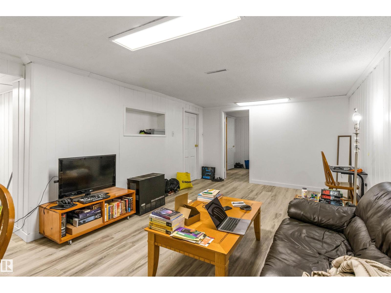 11230 75 Av Nw Property Photo 28