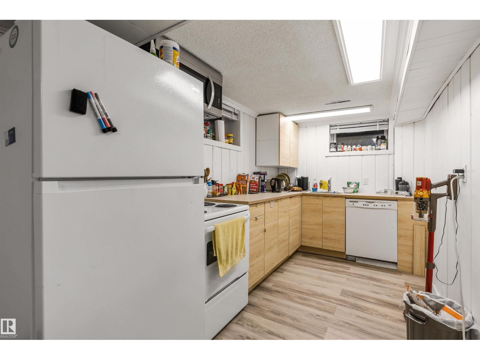11230 75 Av Nw Property Photo 30