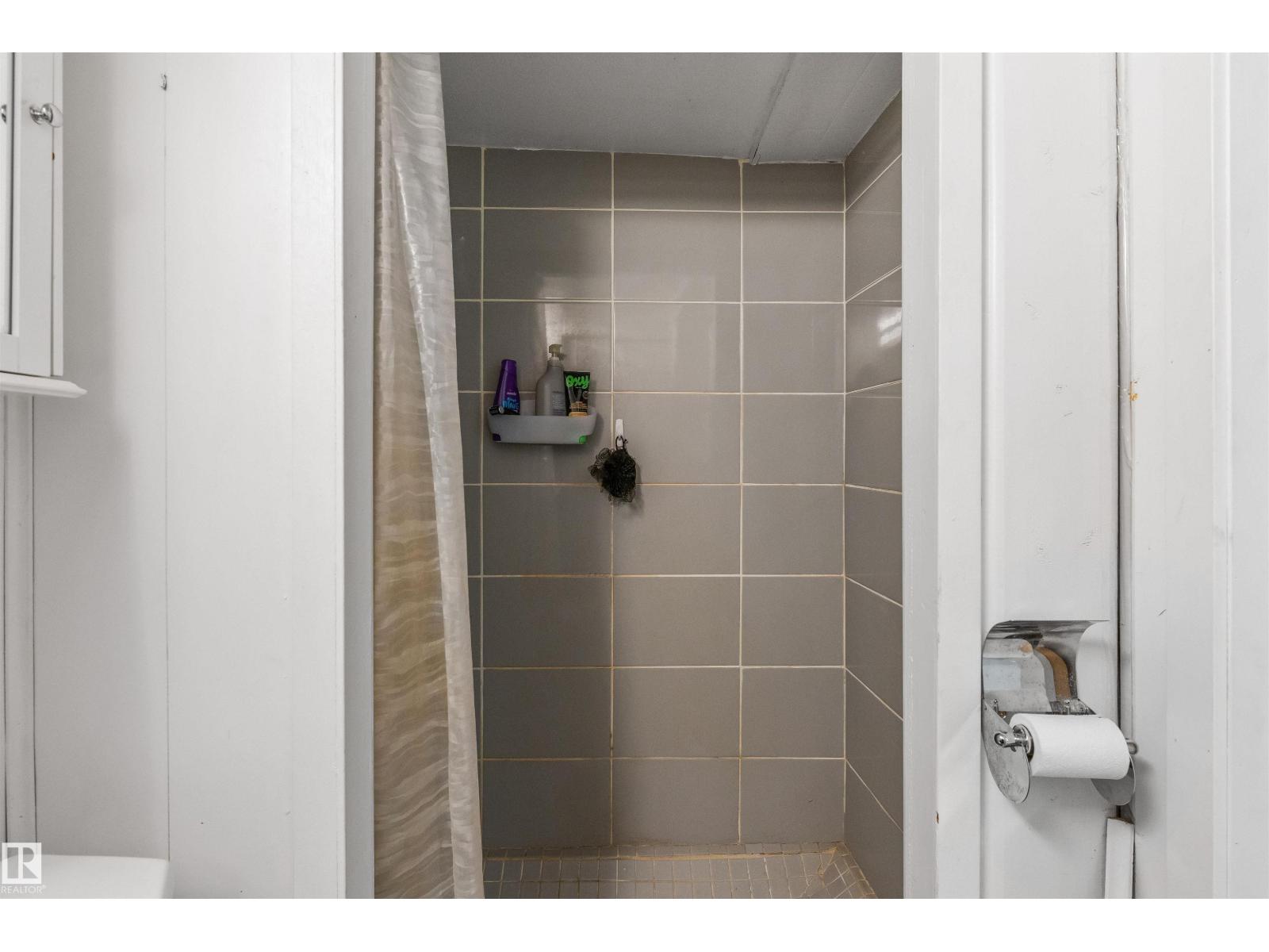 11230 75 Av Nw Property Photo 34