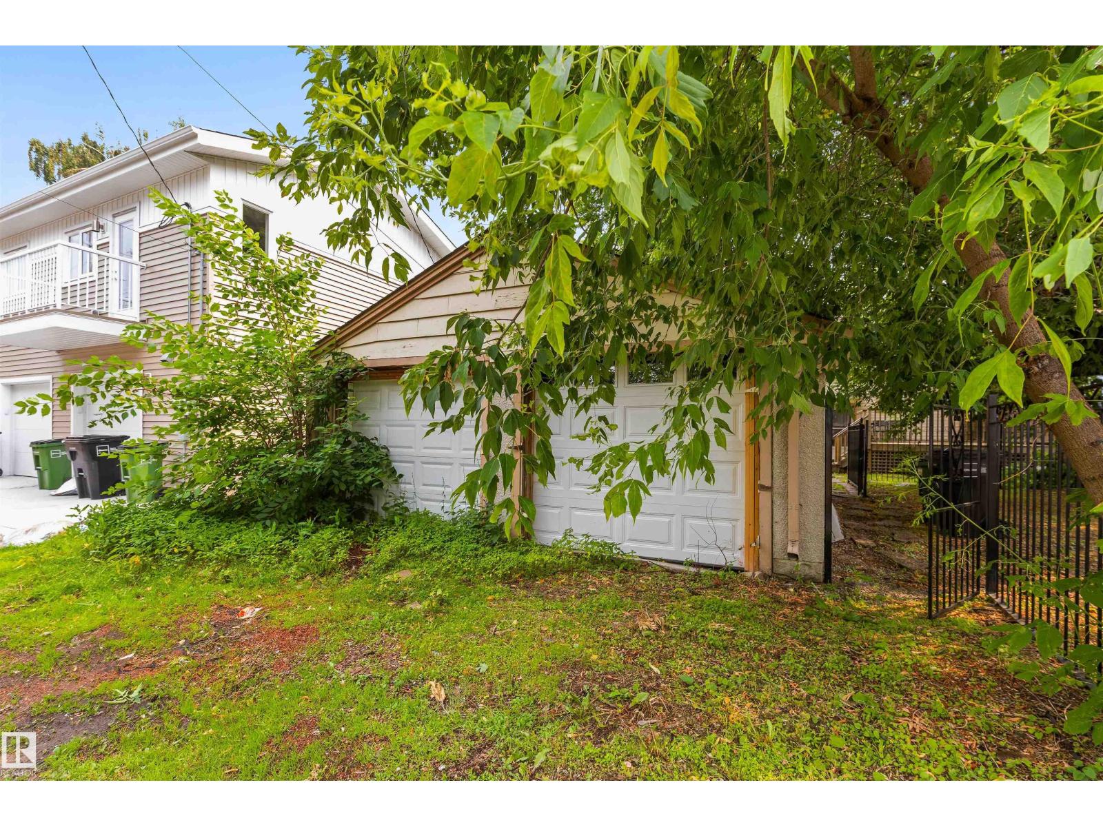 11230 75 Av Nw Property Photo 45