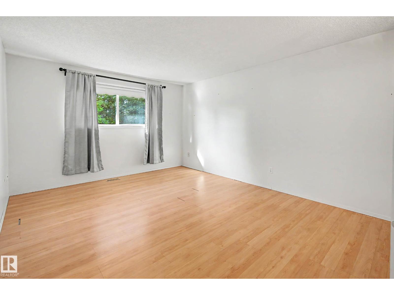 18411 77 Av Nw Property Photo 8