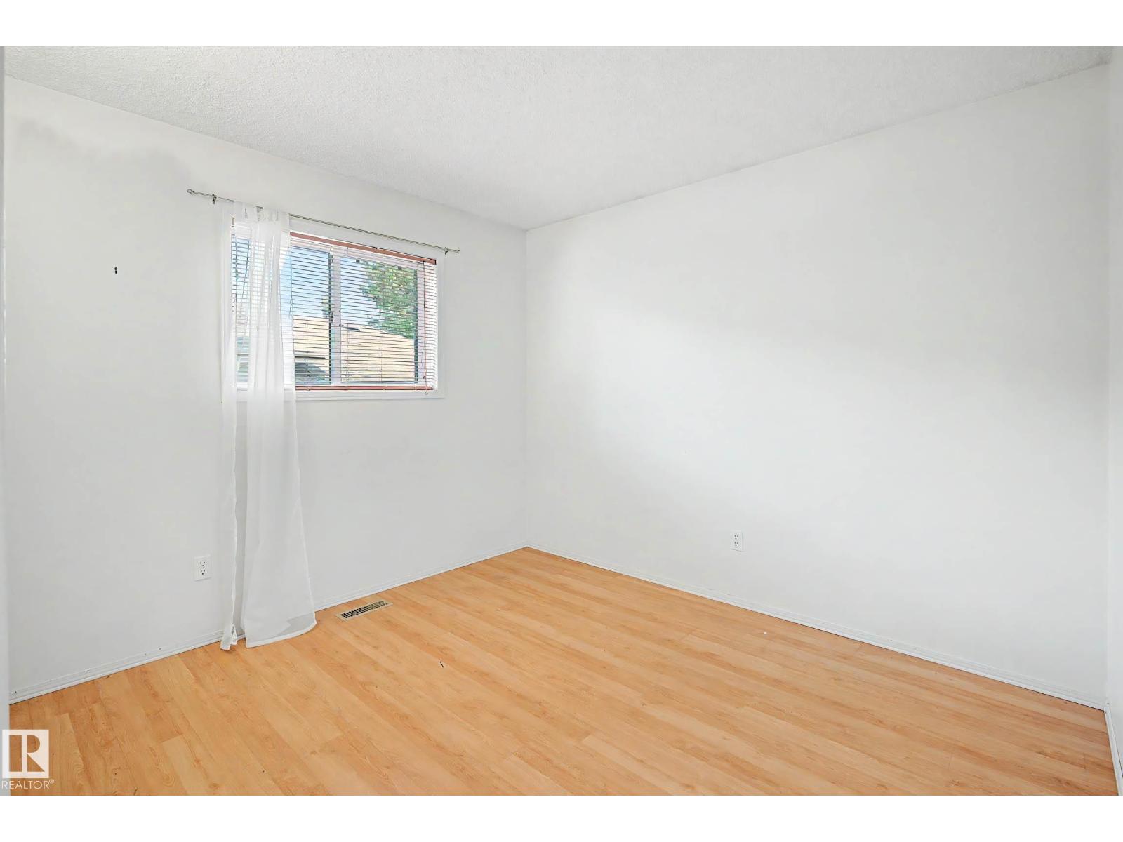 18411 77 Av Nw Property Photo 12