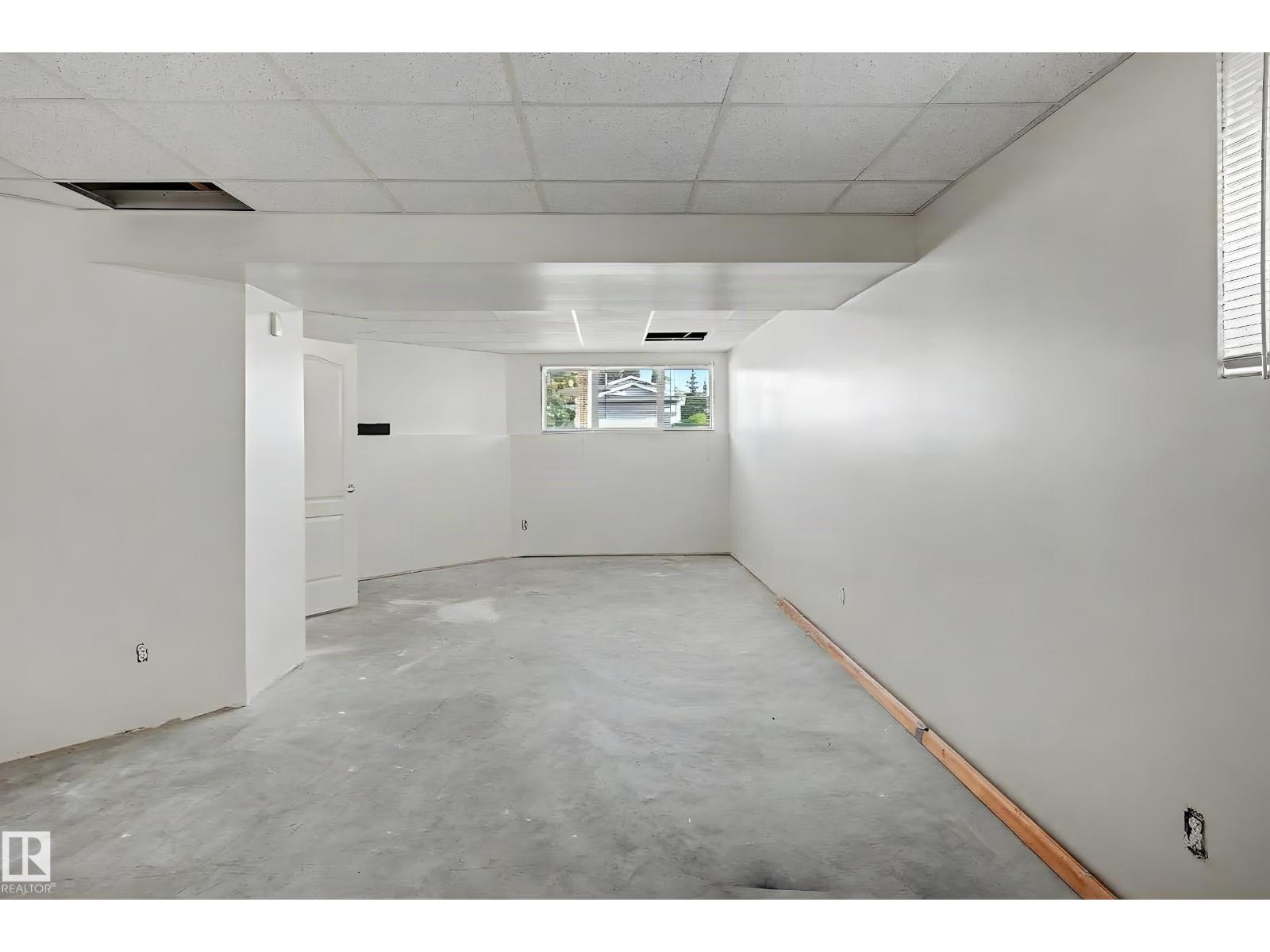 18411 77 Av Nw Property Photo 15