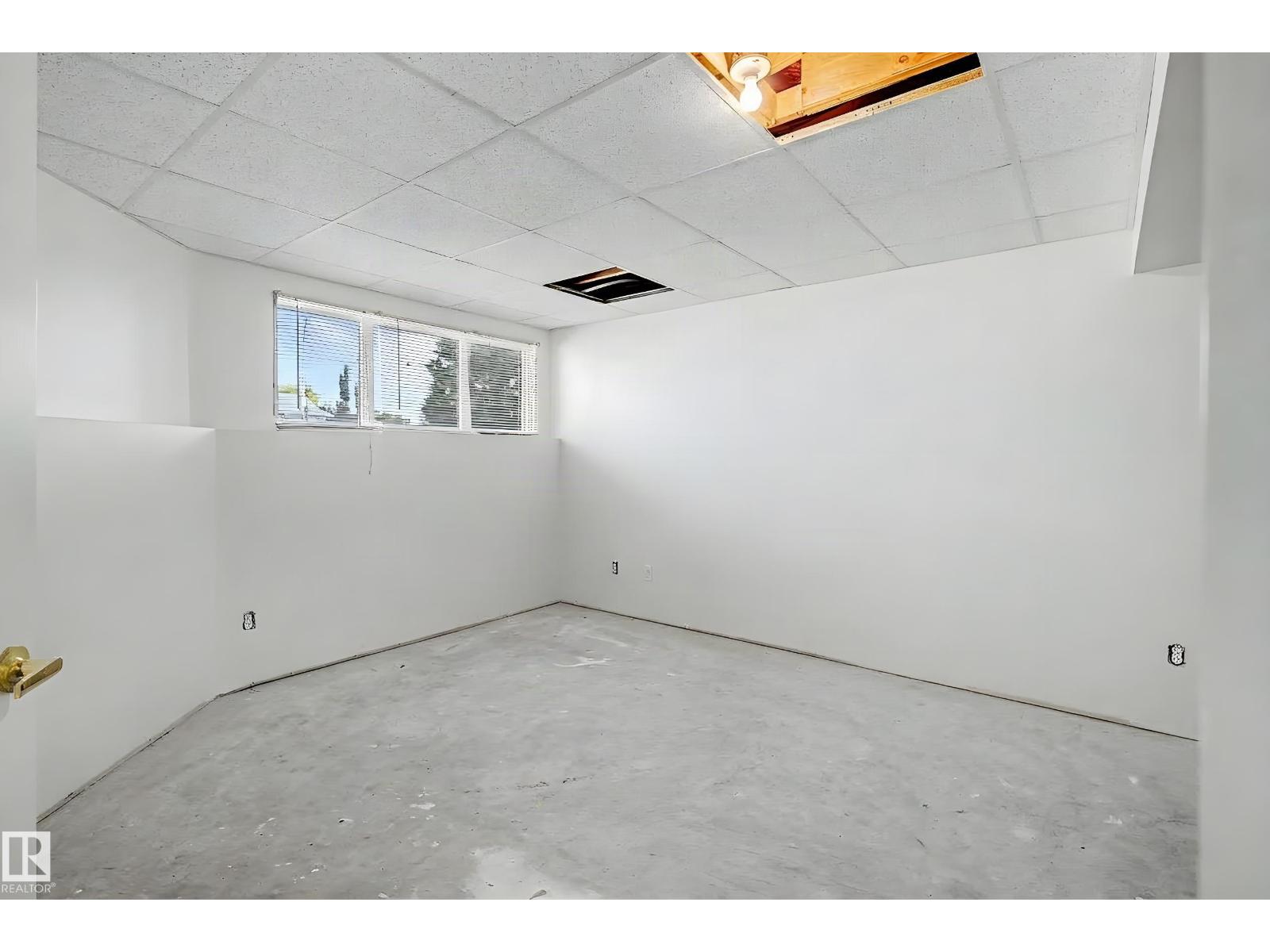 18411 77 Av Nw Property Photo 16