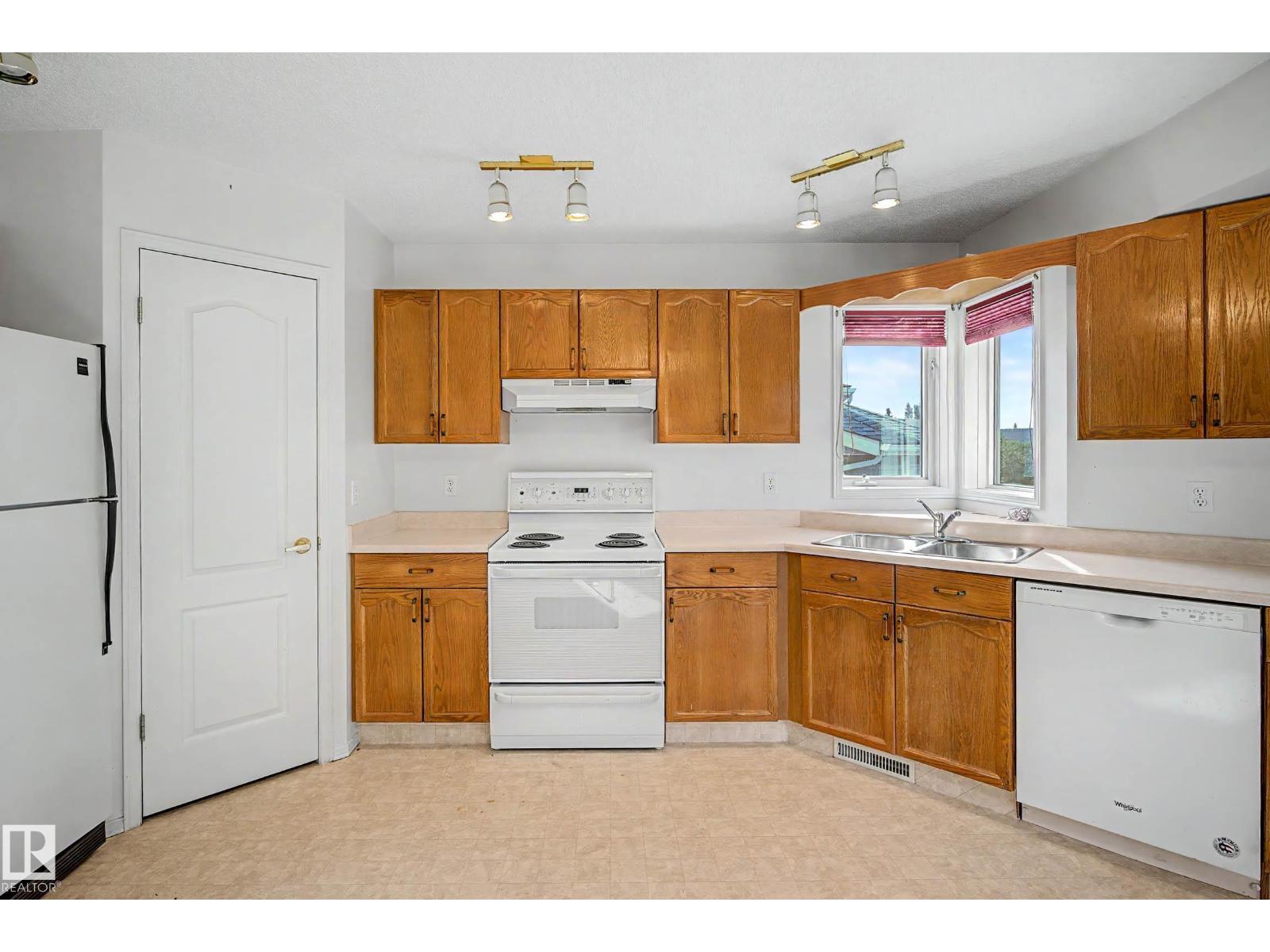 18411 77 Av Nw Property Photo 26