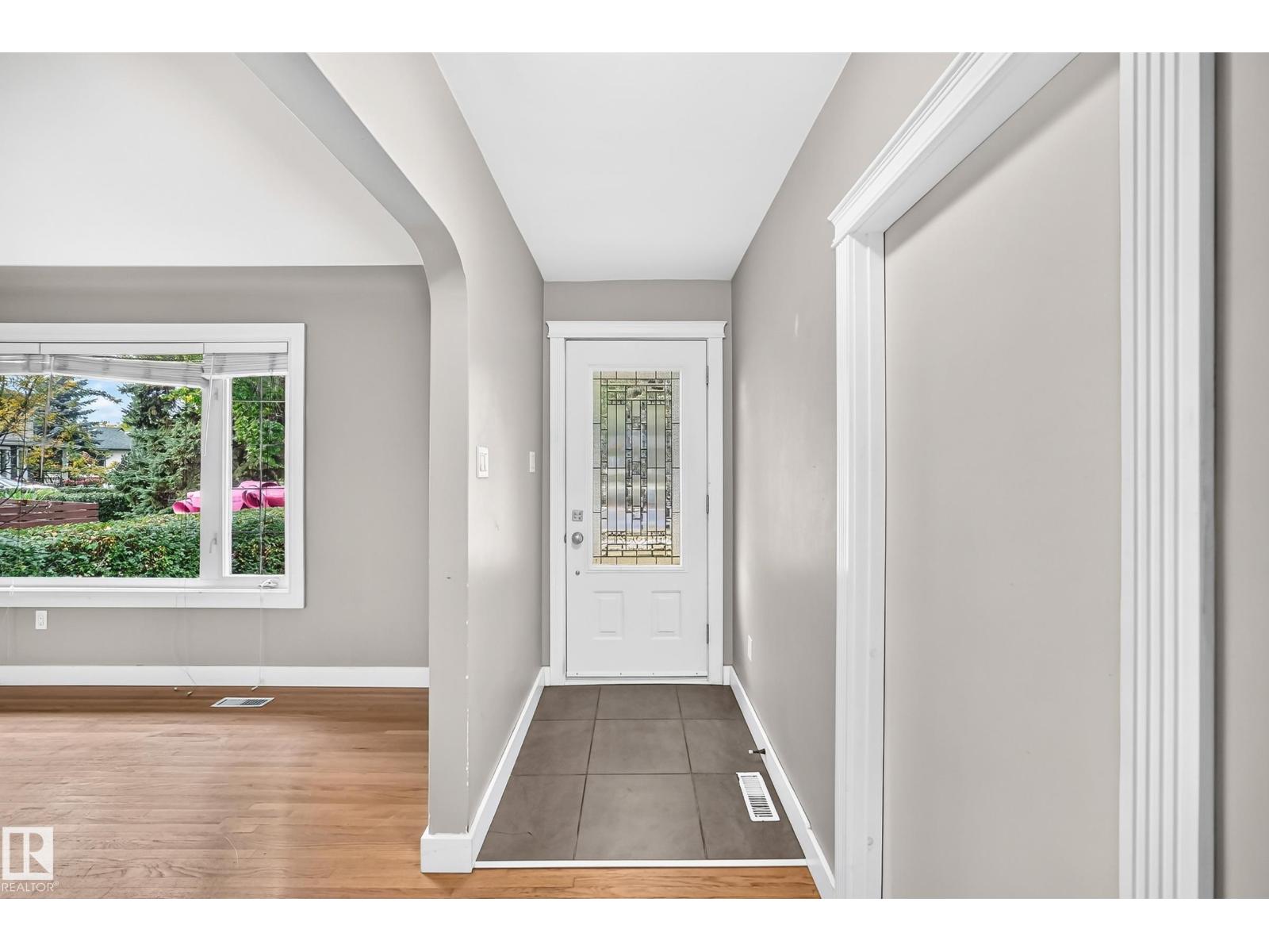 10715 133 St Nw Property Photo 9