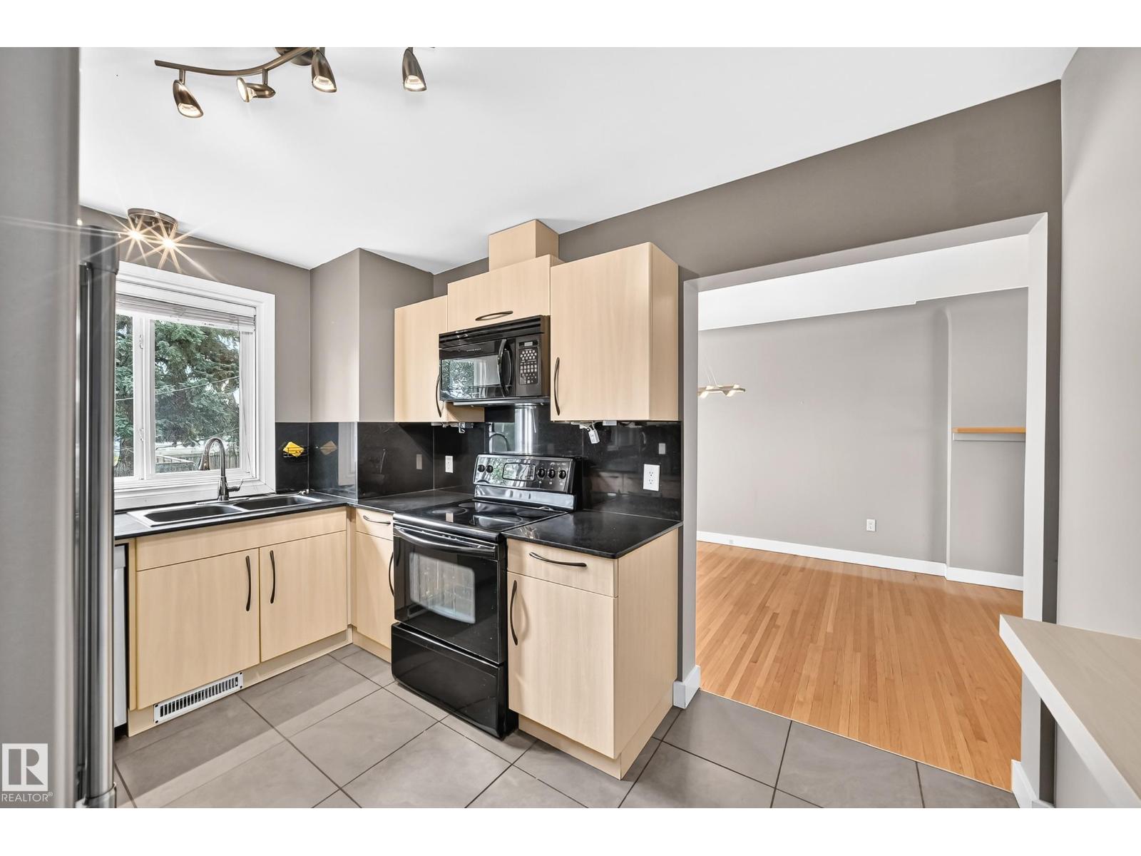 10715 133 St Nw Property Photo 16