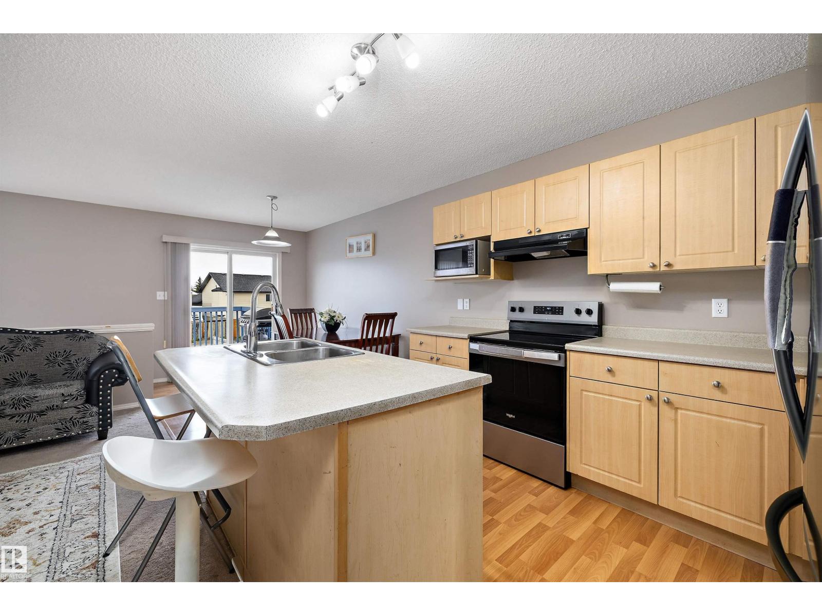 3114 32 Av Nw Property Photo 7