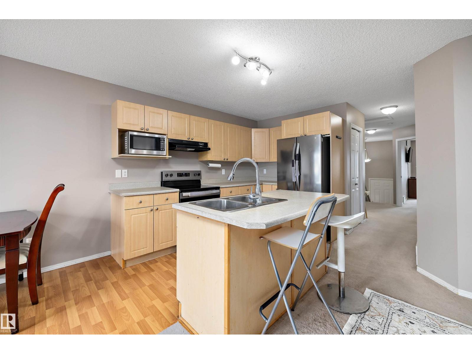 3114 32 Av Nw Property Photo 8