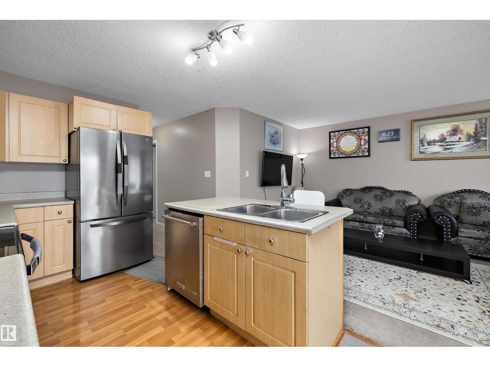 3114 32 Av Nw Property Photo 10