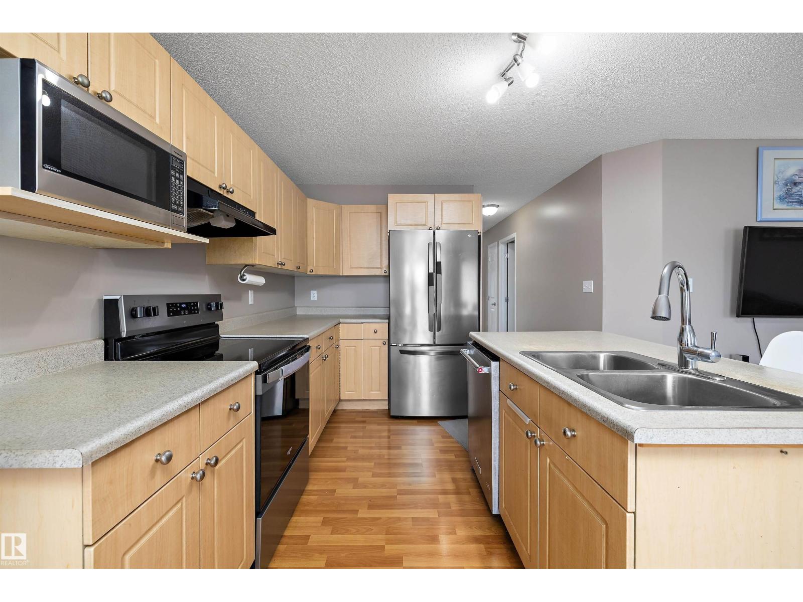 3114 32 Av Nw Property Photo 11