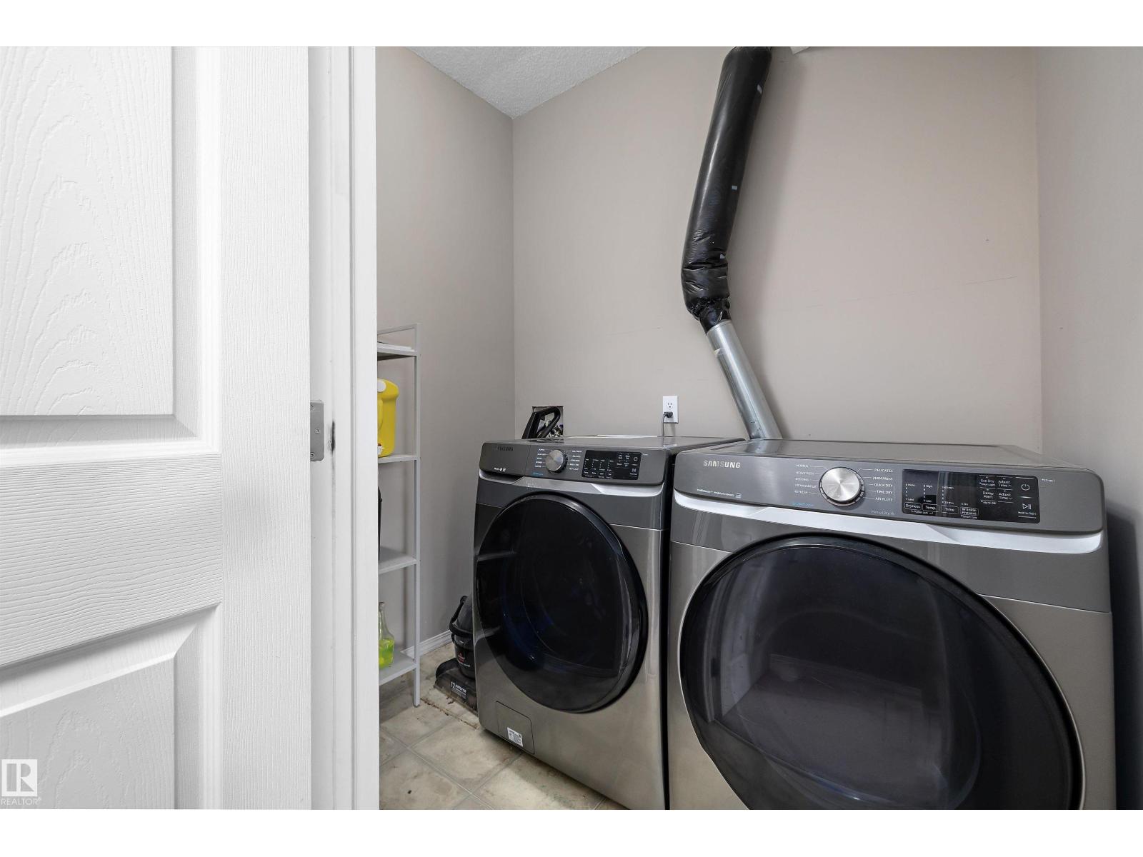 3114 32 Av Nw Property Photo 26