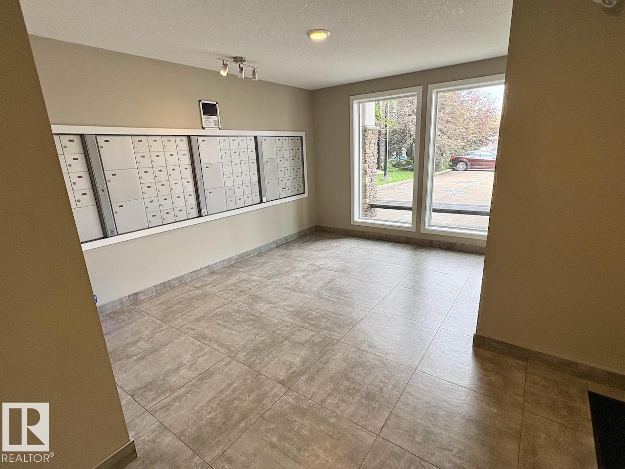 #417 5404 7 Av Sw Property Photo 3