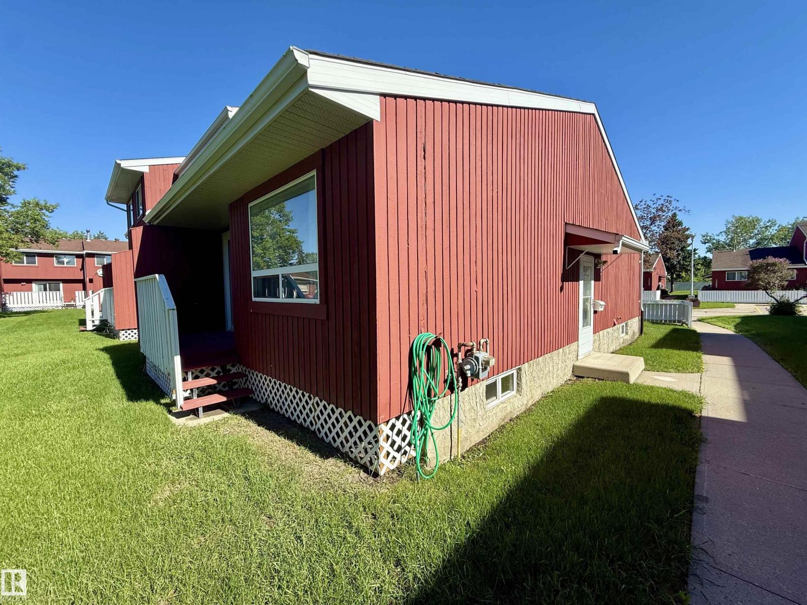 10654 Beaumaris Rd Nw Property Photo 3