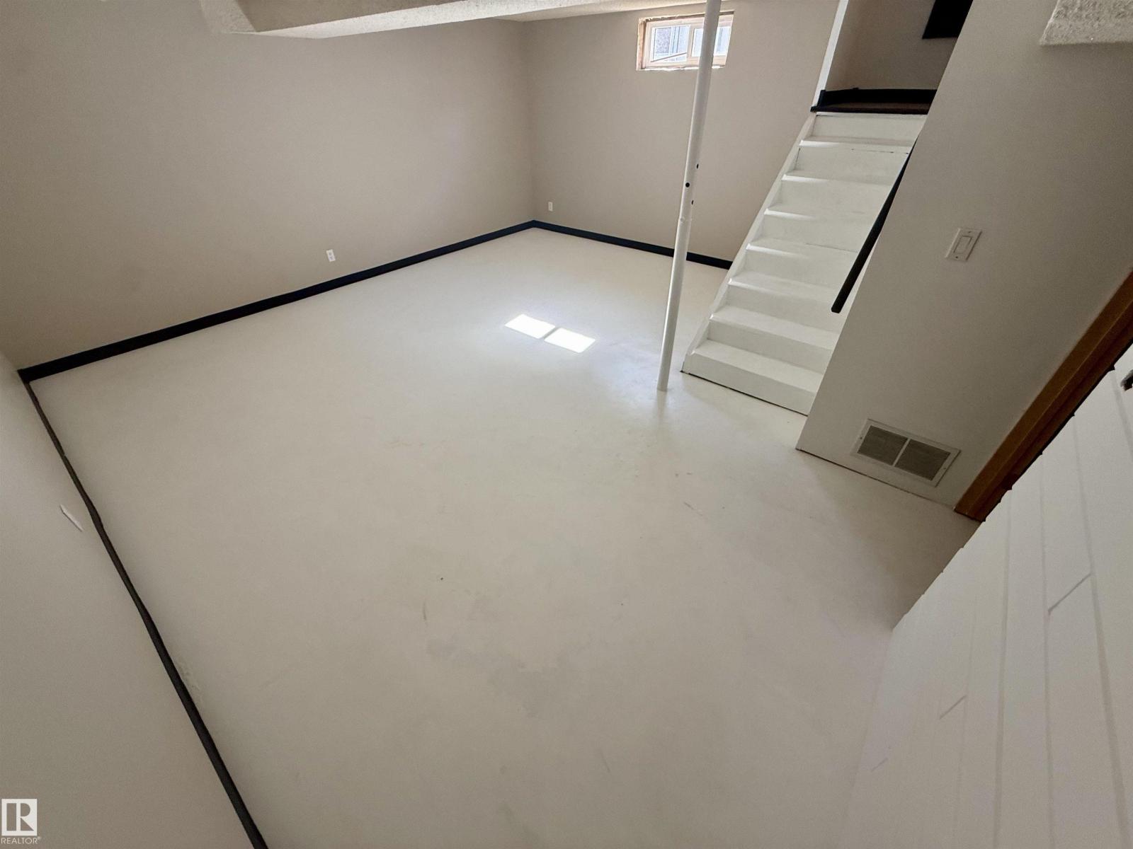 10654 Beaumaris Rd Nw Property Photo 21