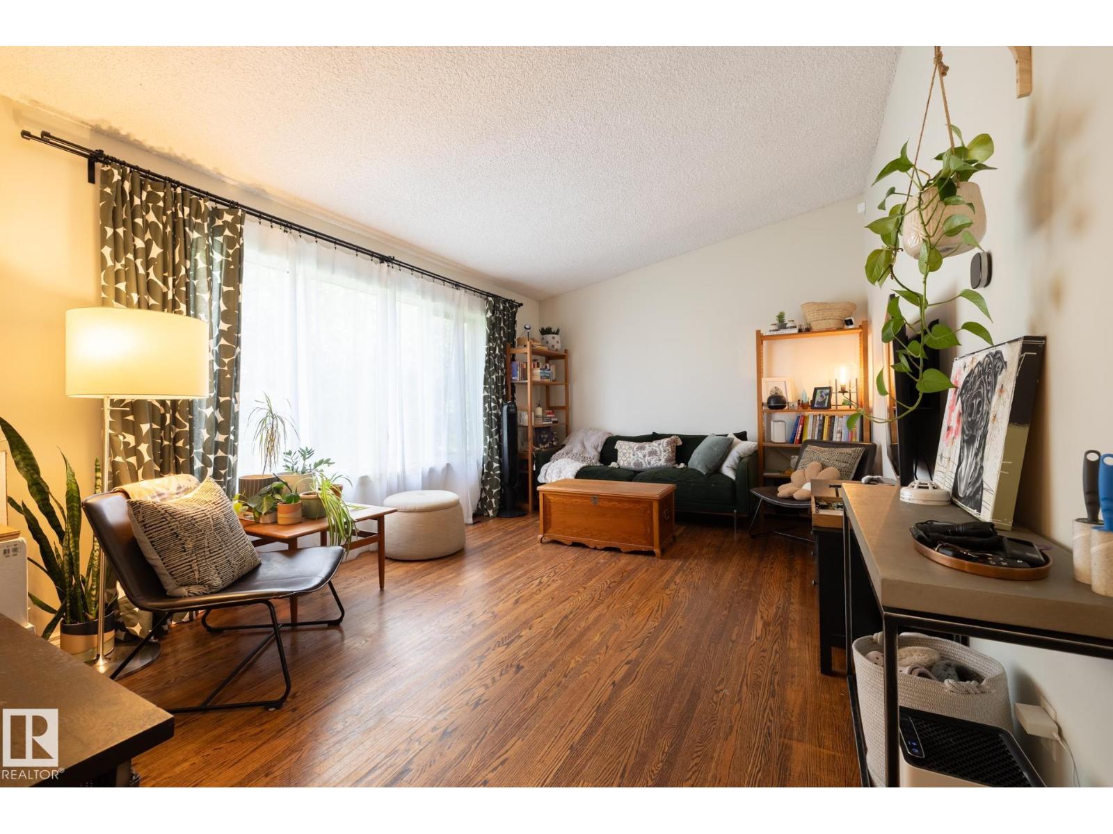 10972 157 St Nw Property Photo 2