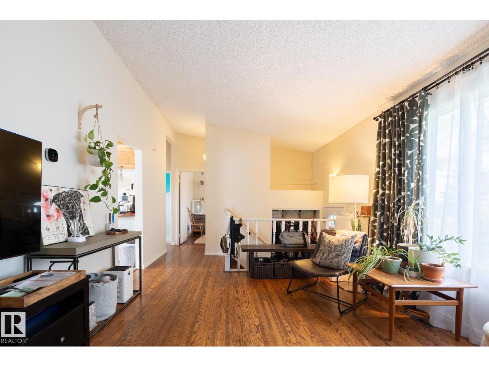 10972 157 St Nw Property Photo 4