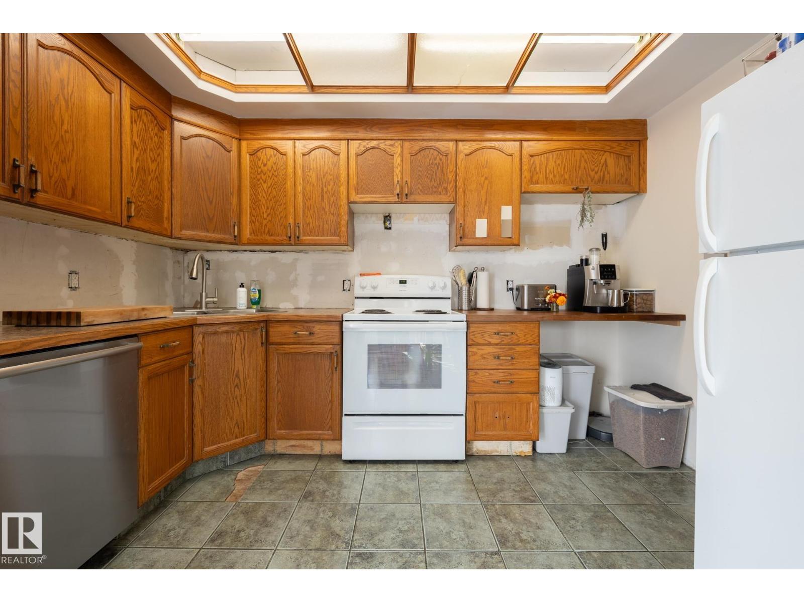 10972 157 St Nw Property Photo 5