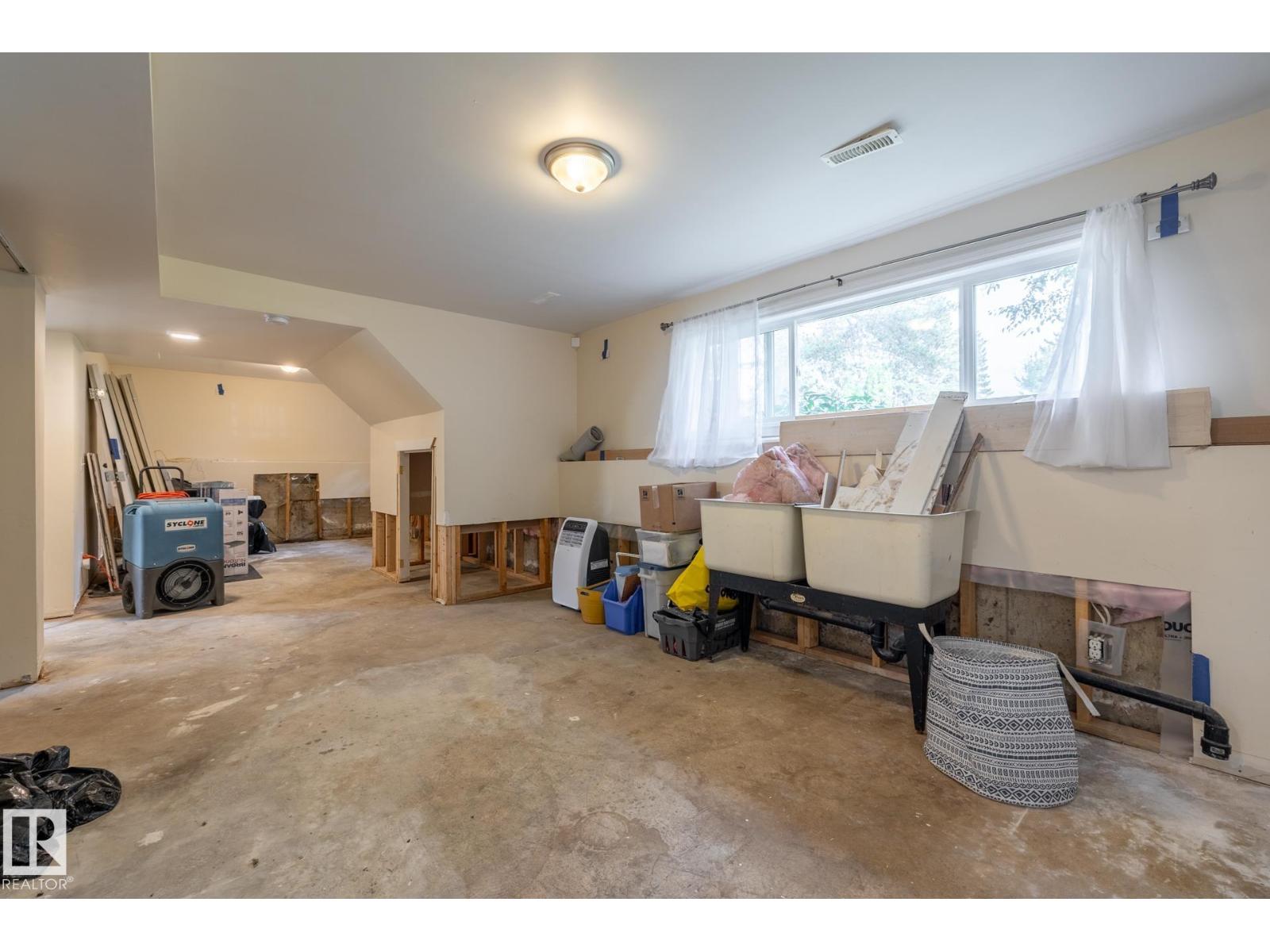10972 157 St Nw Property Photo 12