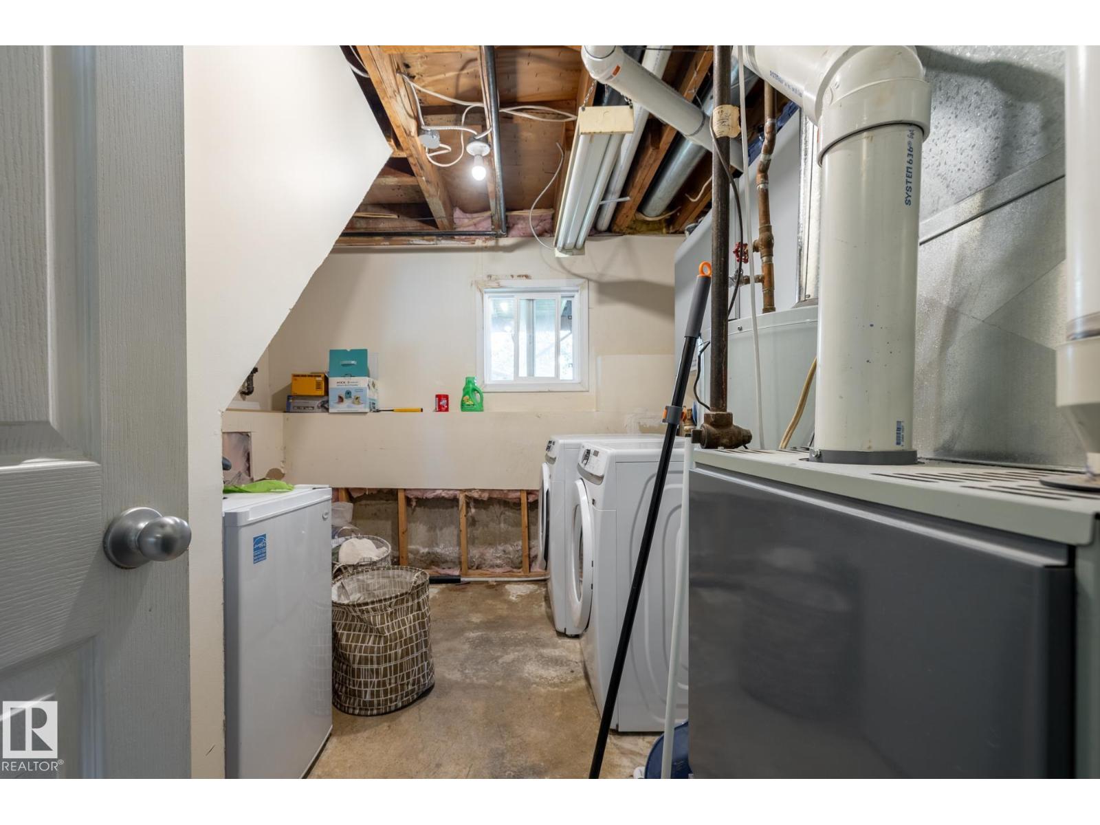 10972 157 St Nw Property Photo 15
