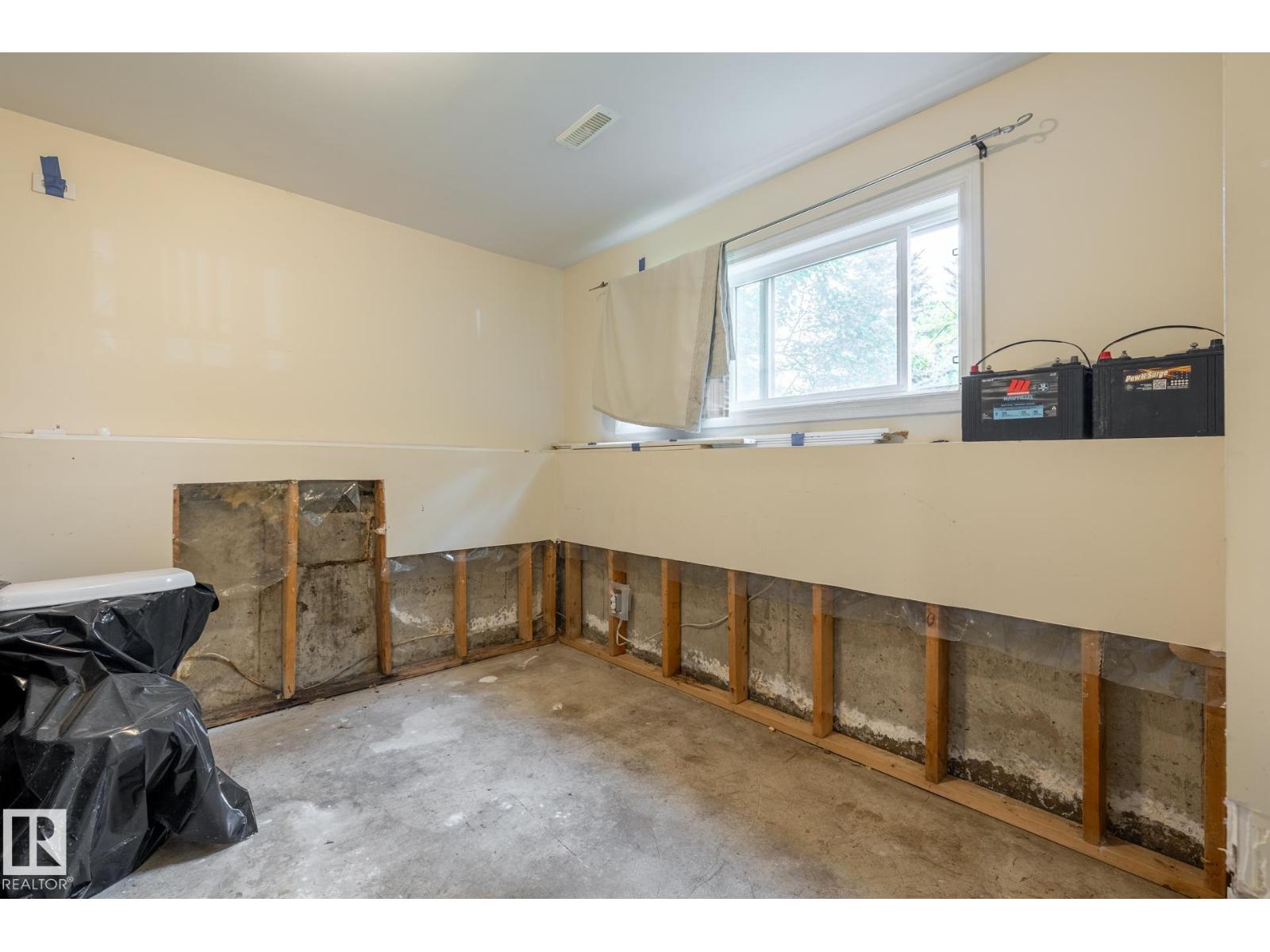 10972 157 St Nw Property Photo 17