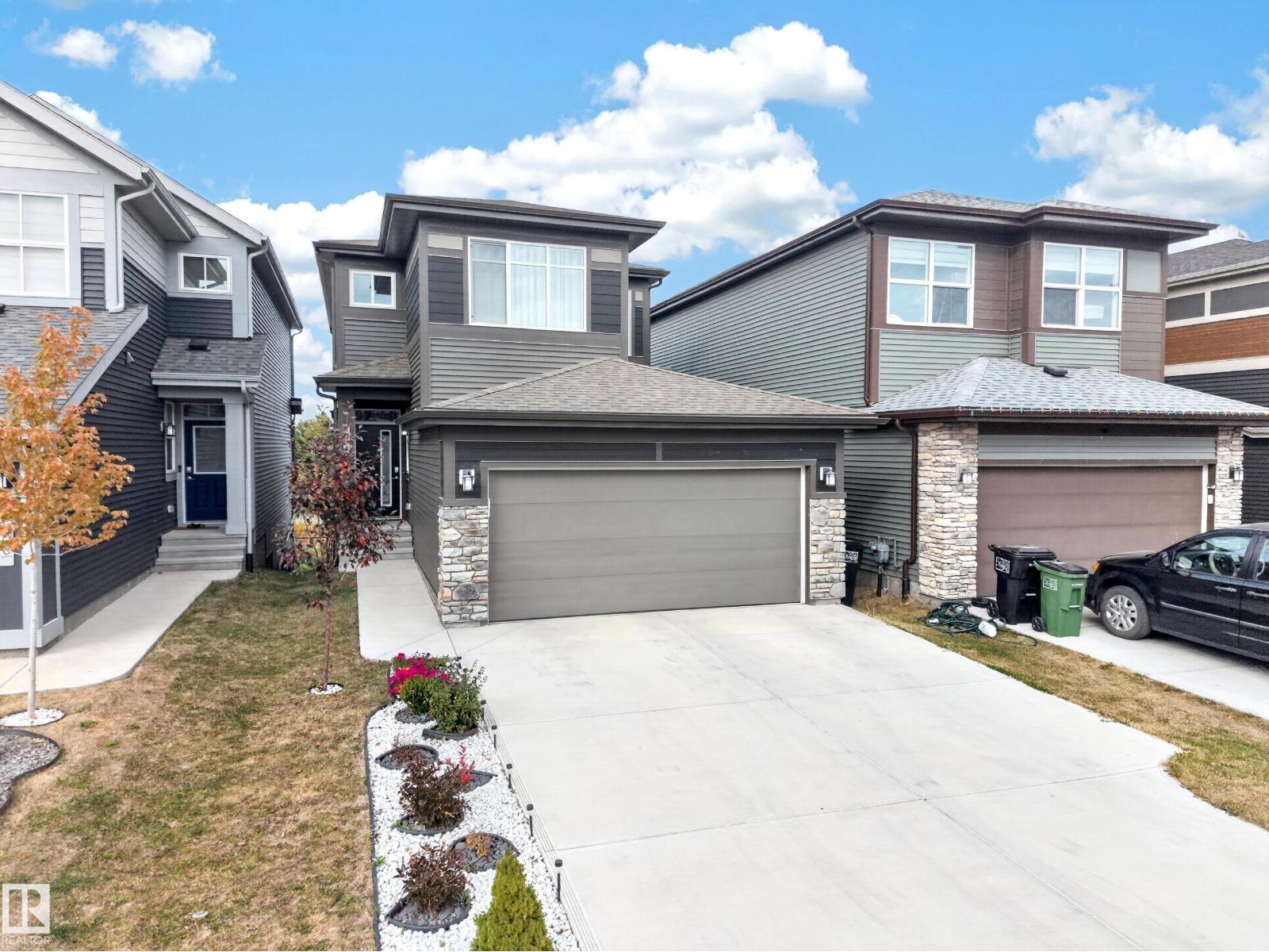 4104 3 Av Sw Property Photo 2