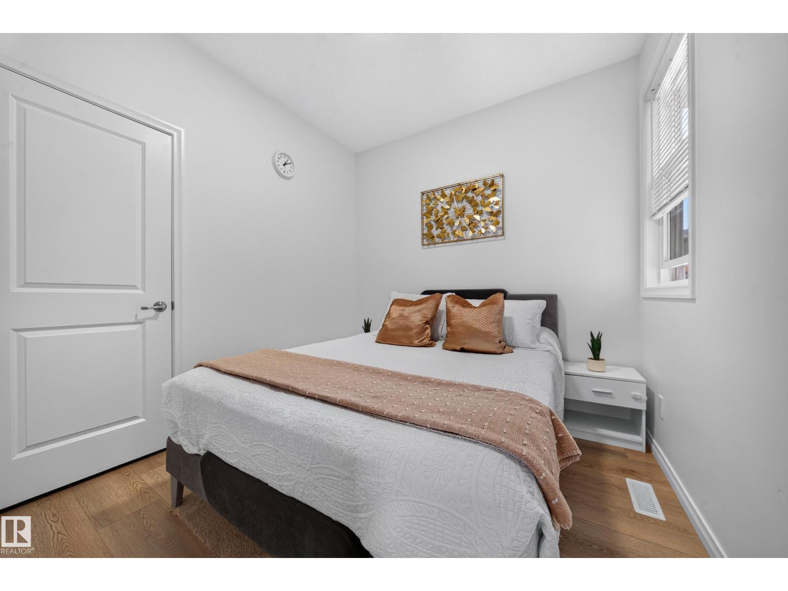 4104 3 Av Sw Property Photo 22