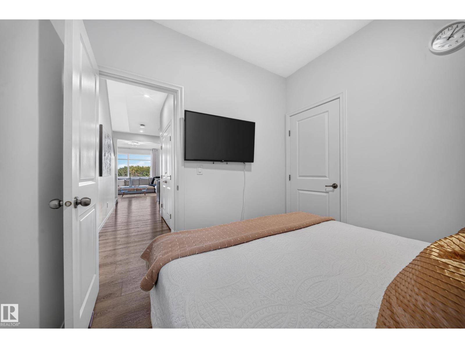 4104 3 Av Sw Property Photo 23