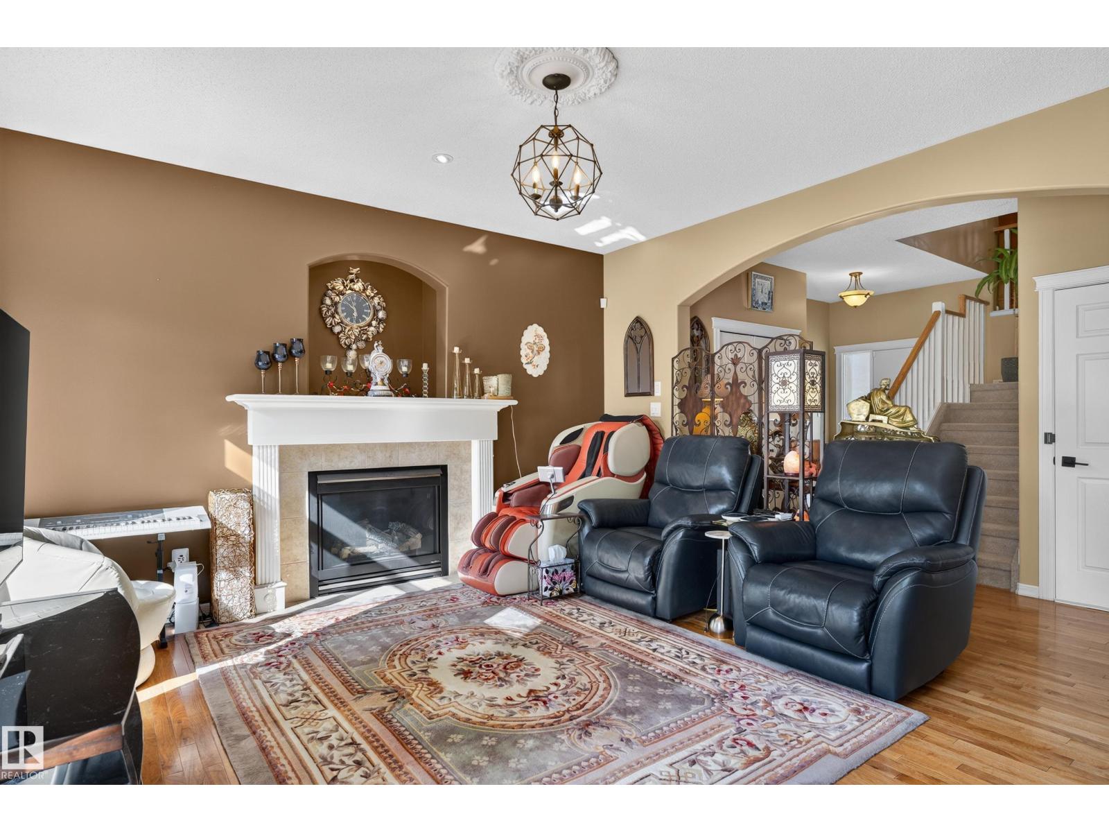 20435 56 Av Nw Property Photo 3