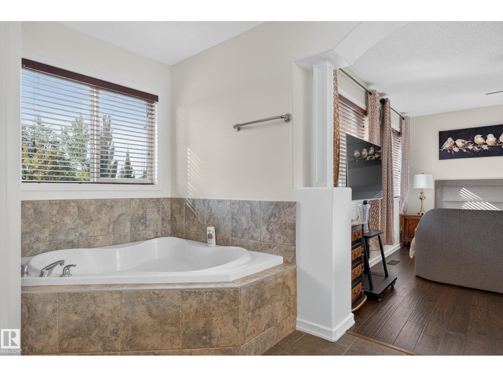 20435 56 Av Nw Property Photo 25