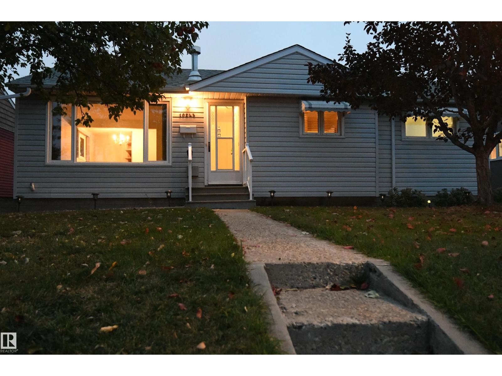 10243 42 St Nw Property Photo 2