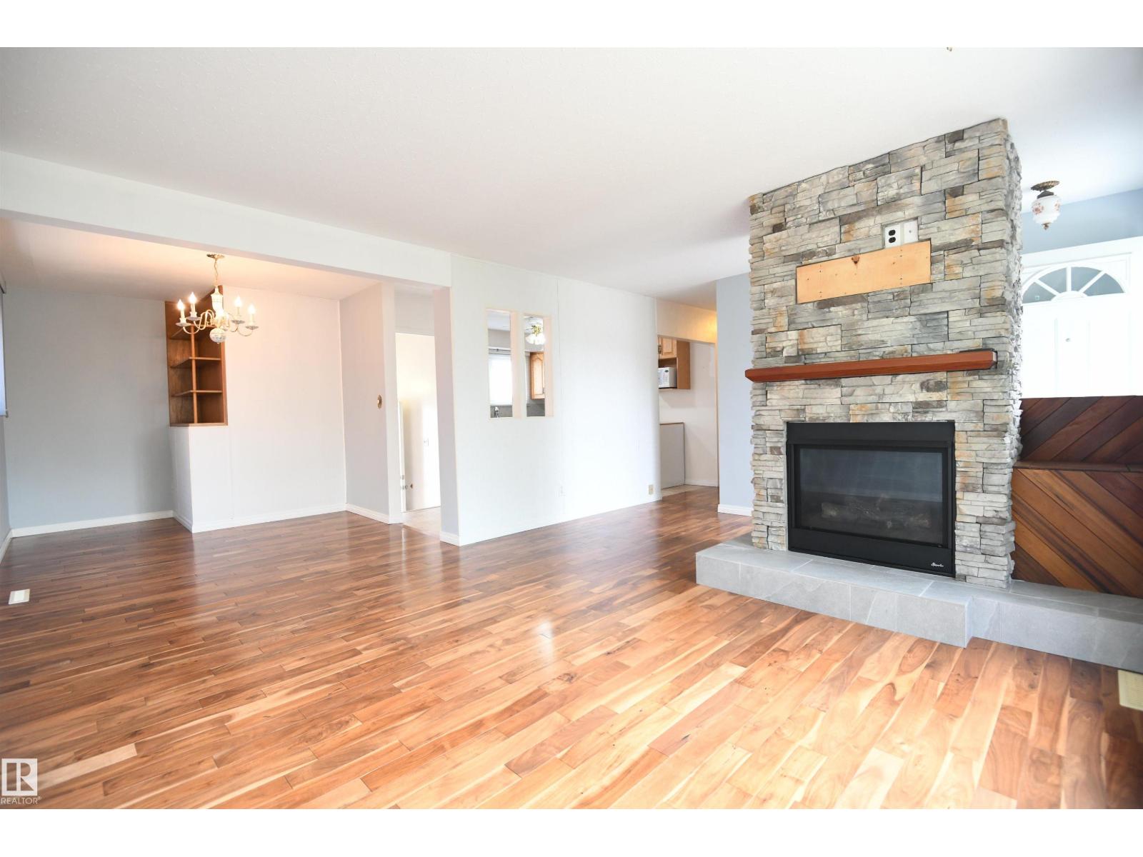 10243 42 St Nw Property Photo 5