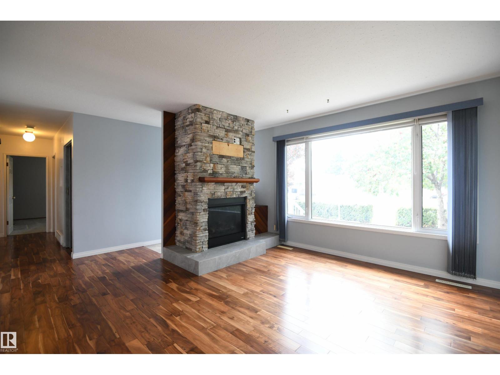 10243 42 St Nw Property Photo 6