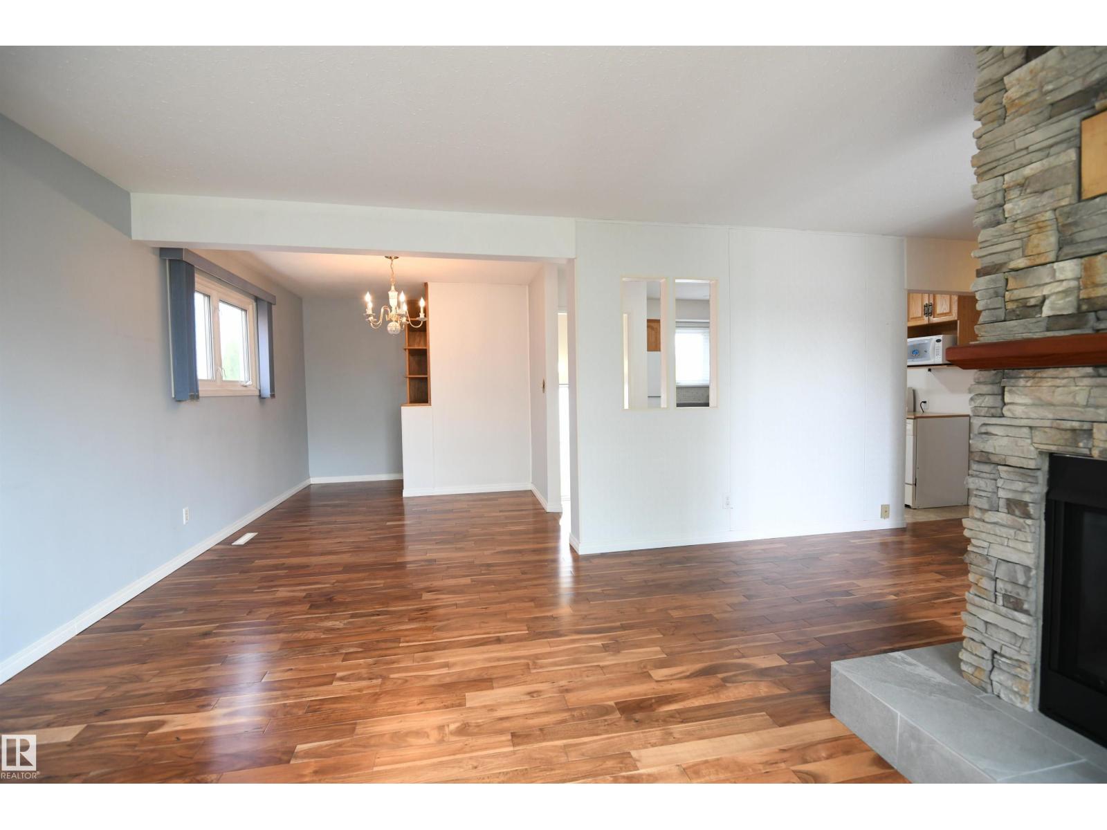 10243 42 St Nw Property Photo 7