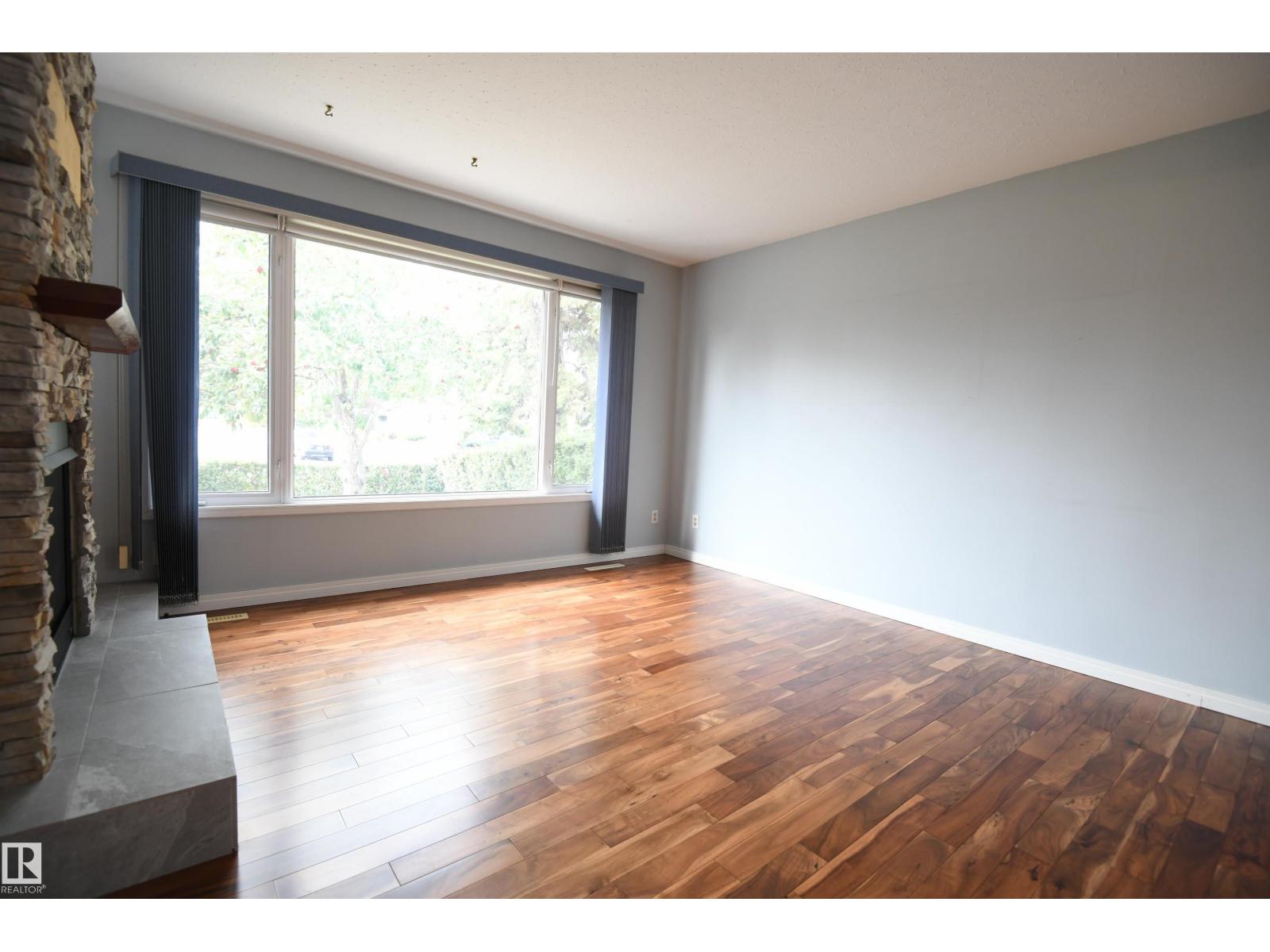 10243 42 St Nw Property Photo 8