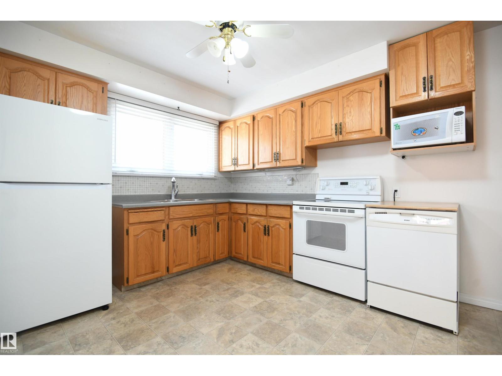 10243 42 St Nw Property Photo 9