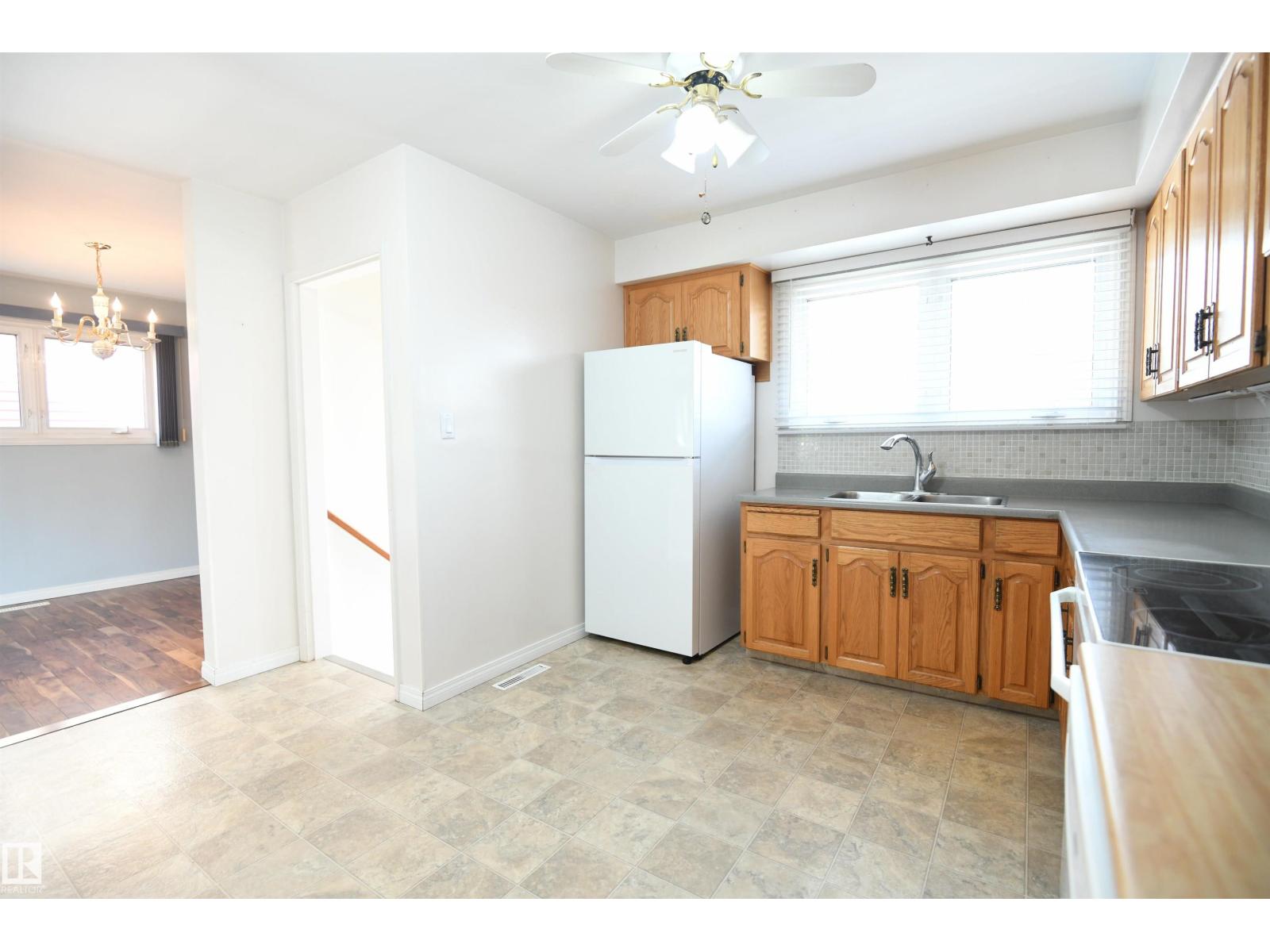 10243 42 St Nw Property Photo 10