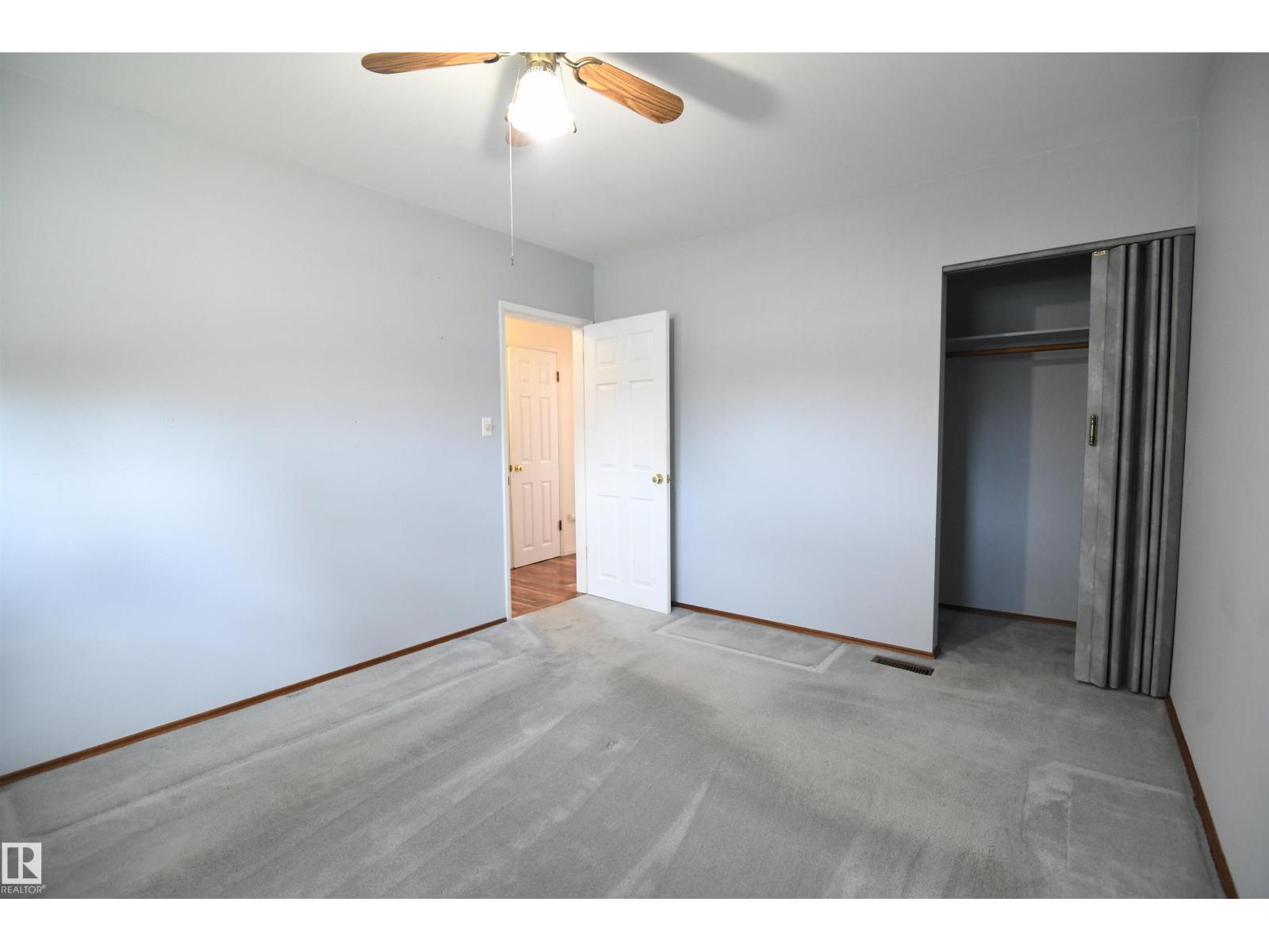 10243 42 St Nw Property Photo 13
