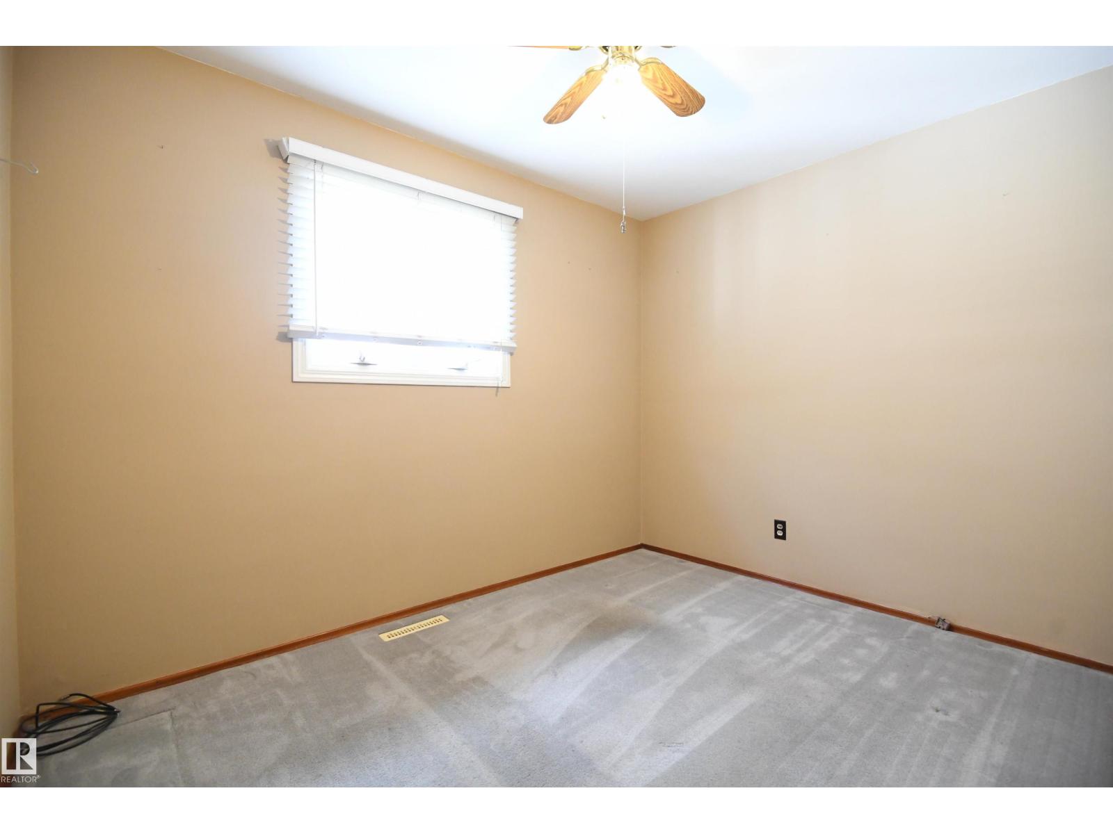 10243 42 St Nw Property Photo 16